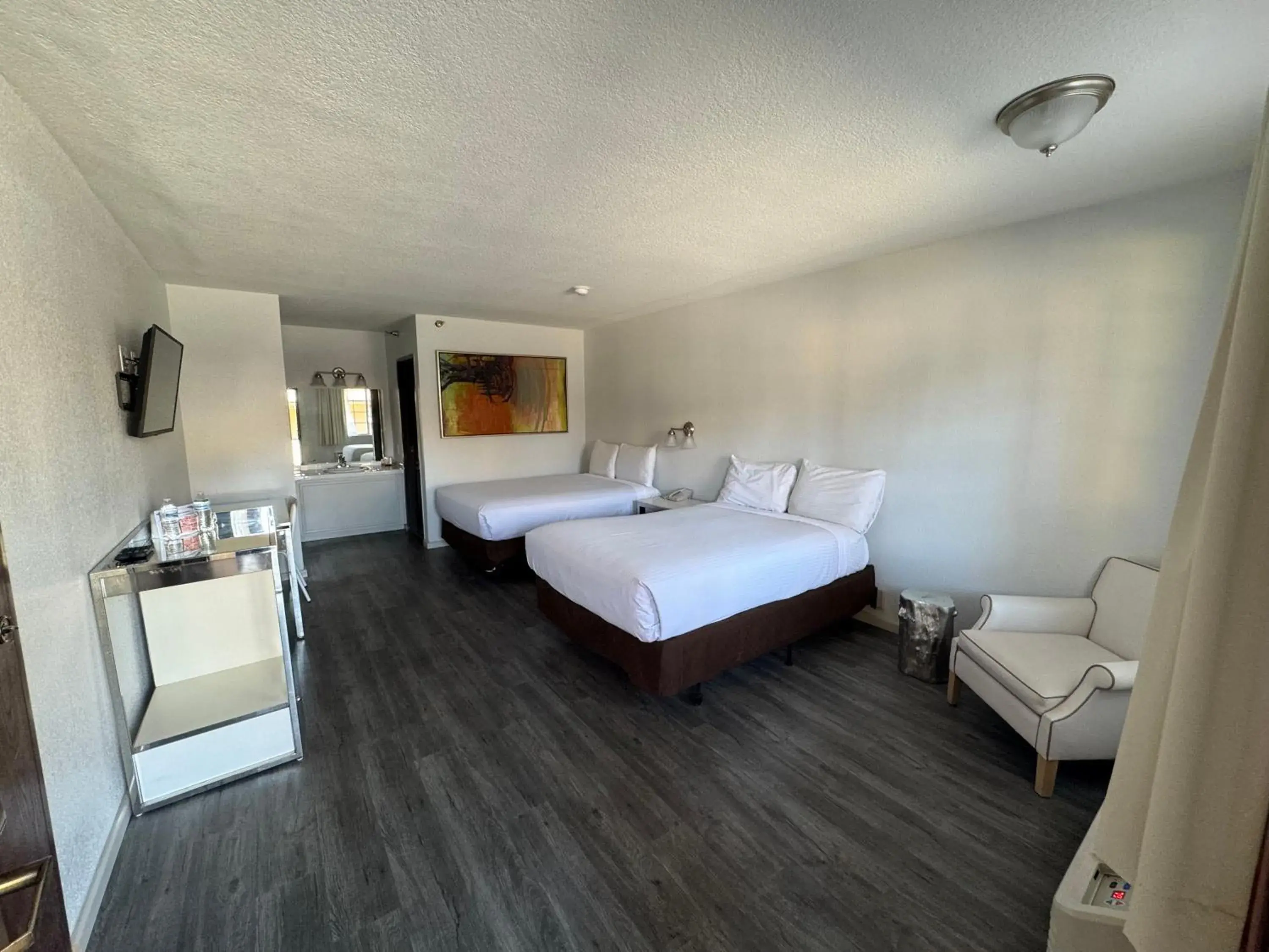 TV and multimedia, Bed in The New Pioneer TV and multimedia, Bed in The New Pioneer