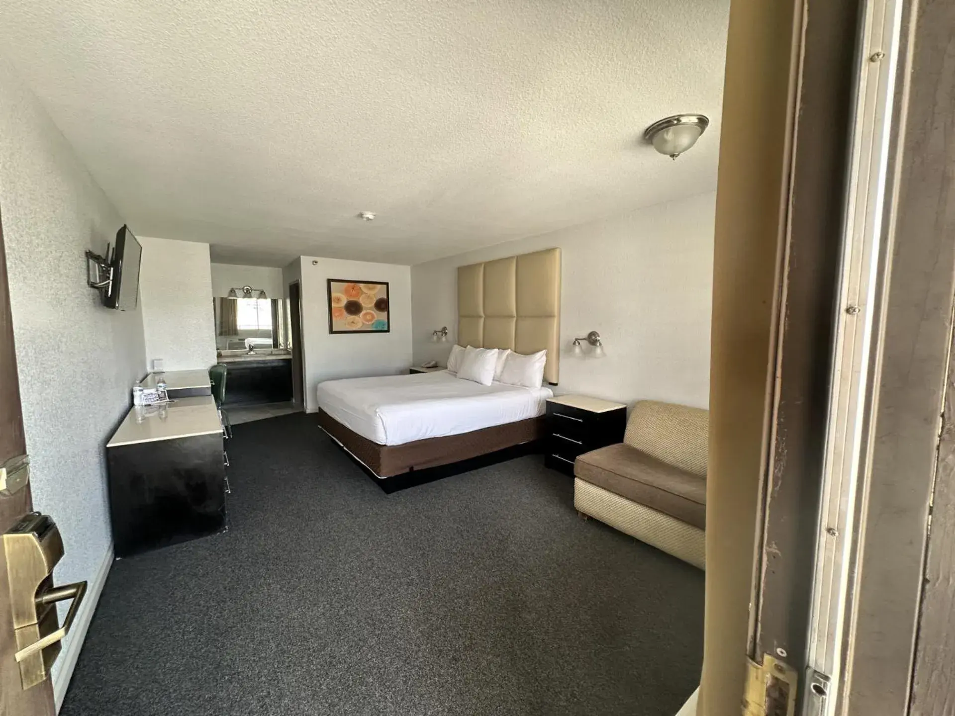 Standard King Room - single occupancy in The New Pioneer Standard King Room - single occupancy in The New Pioneer