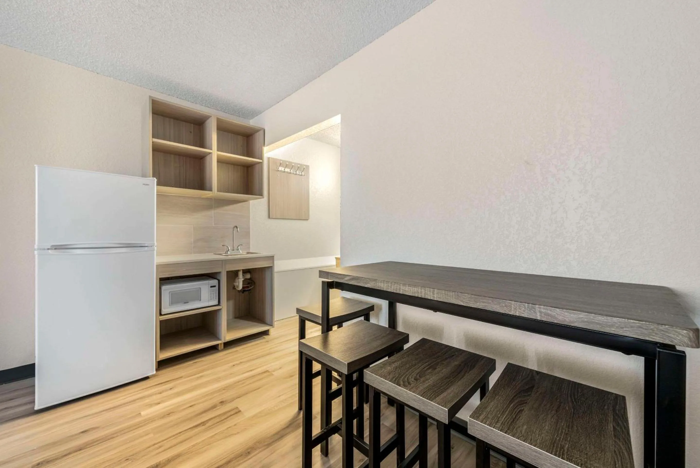 Bedroom, Bed in Suburban Studios Pueblo North