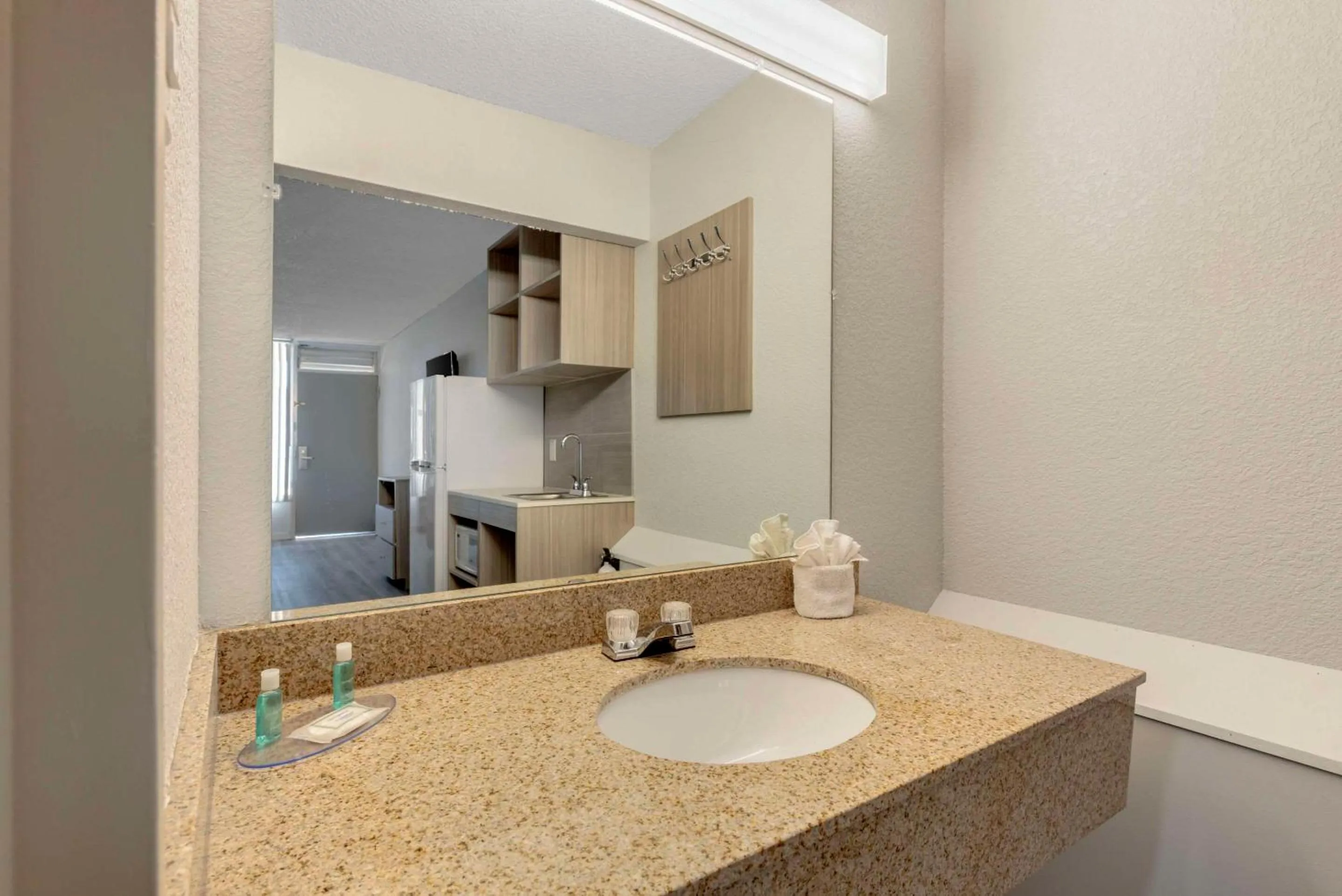 Bedroom in Suburban Studios Pueblo North