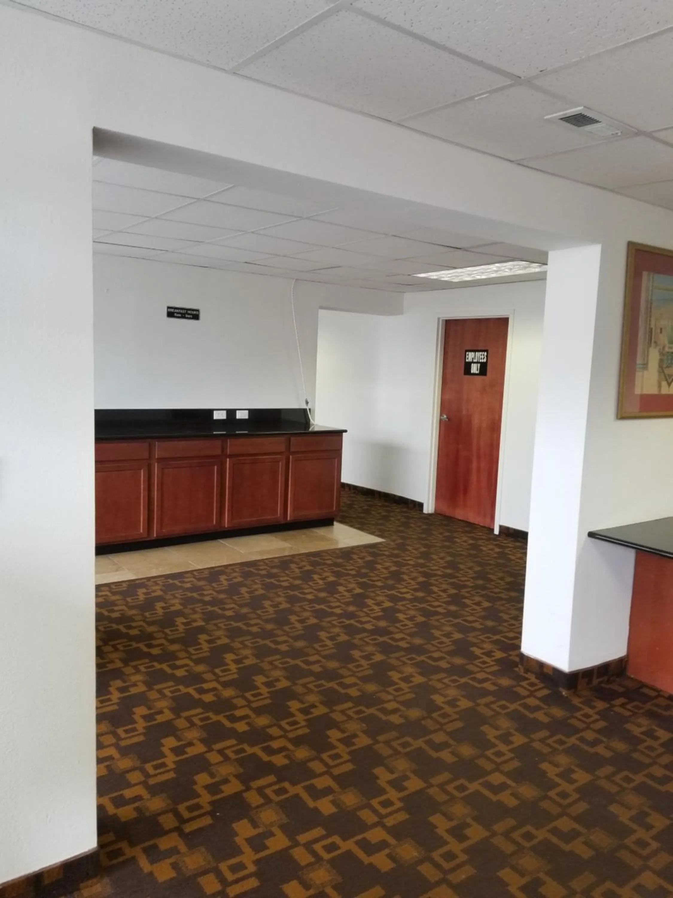 Lobby or reception in Suburban Studios Pueblo North