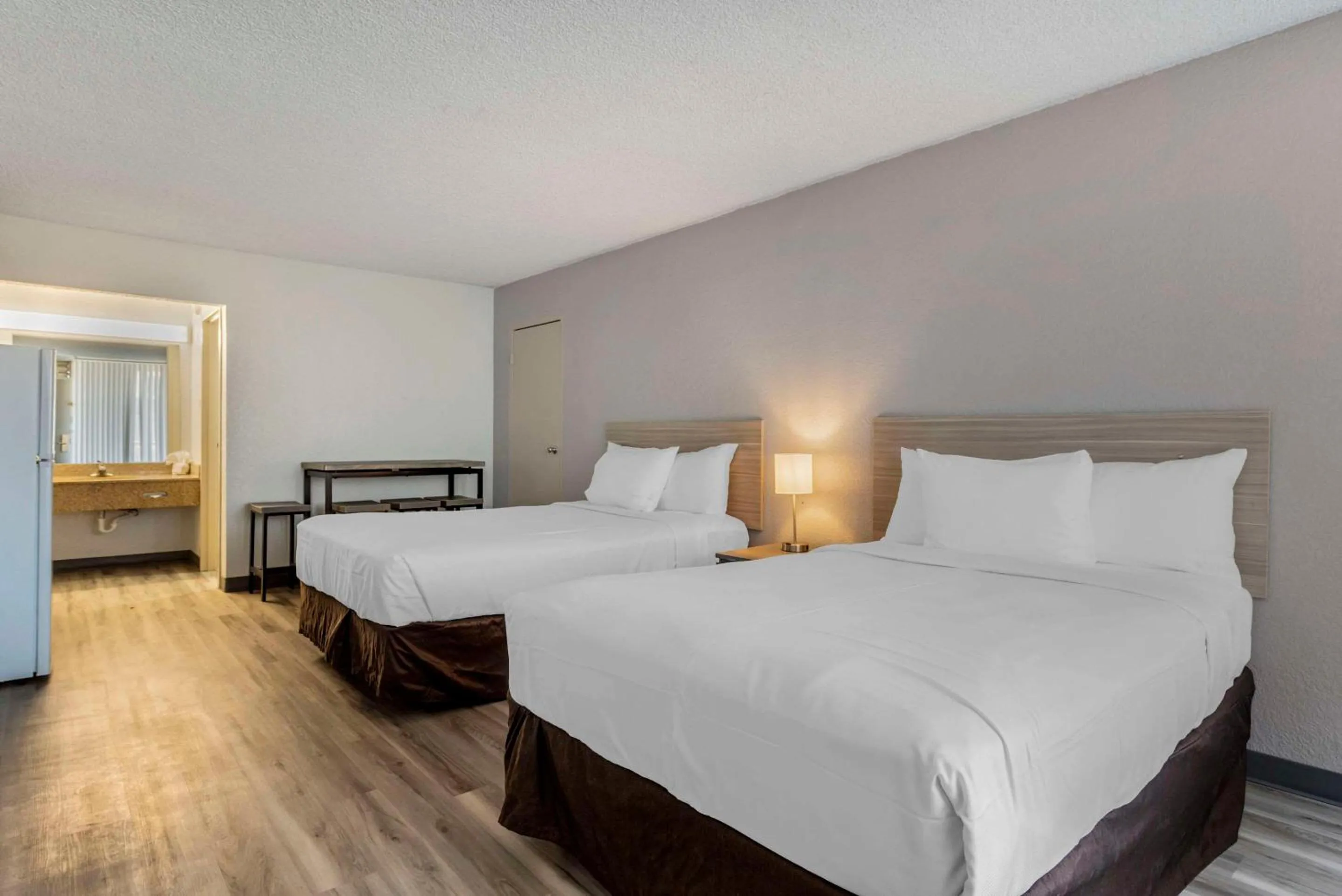 Bedroom, Bed in Suburban Studios Pueblo North