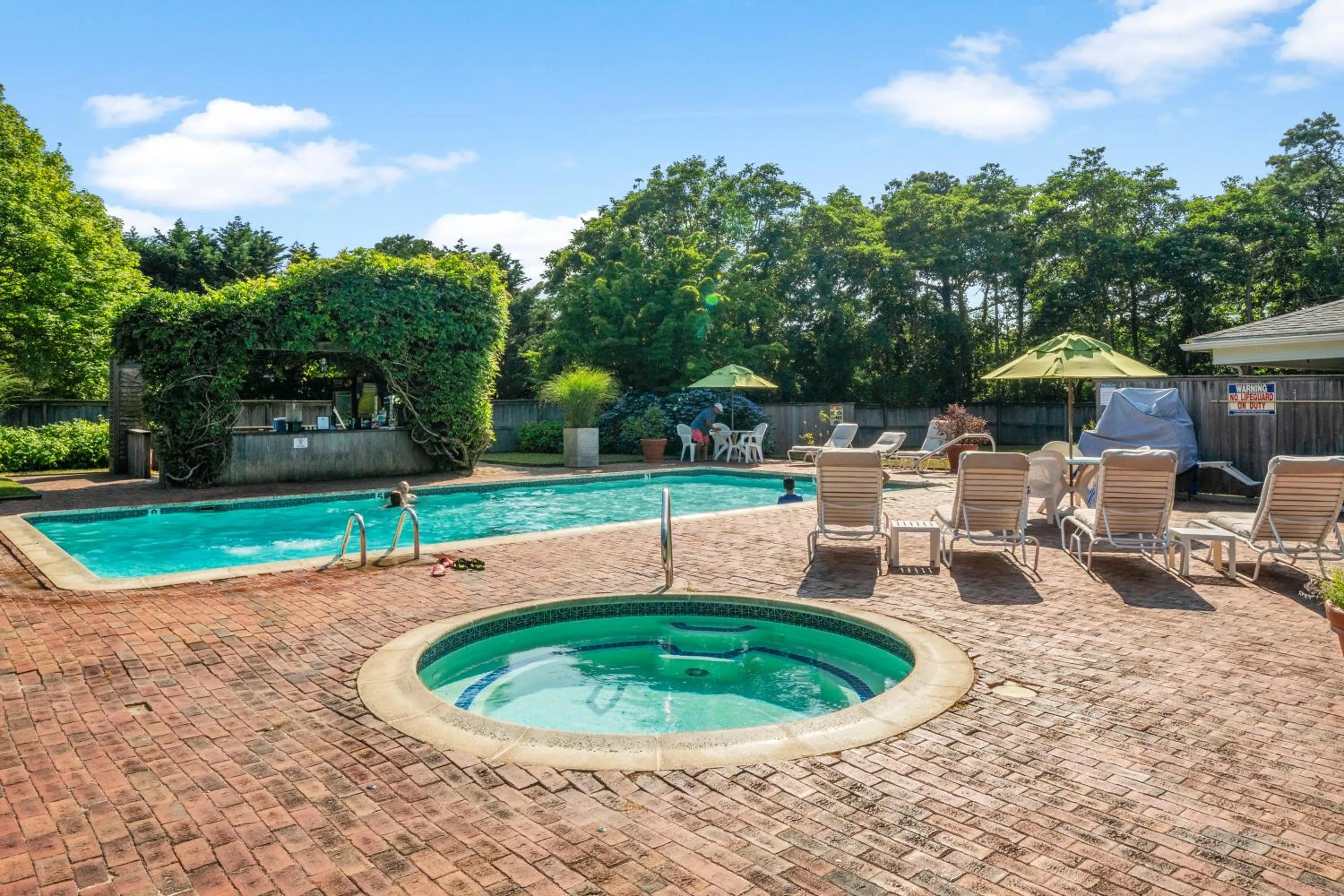 Swimming pool in Nantucket Inn