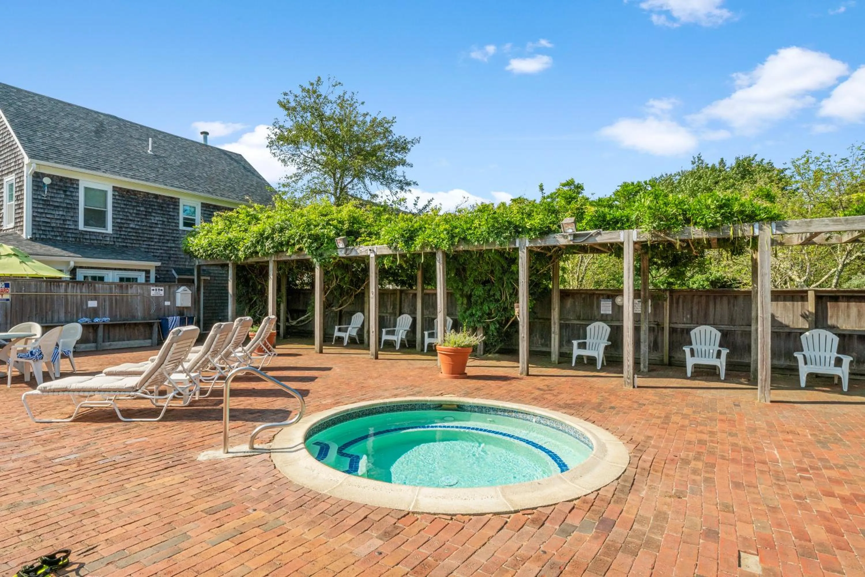 Swimming pool in Nantucket Inn