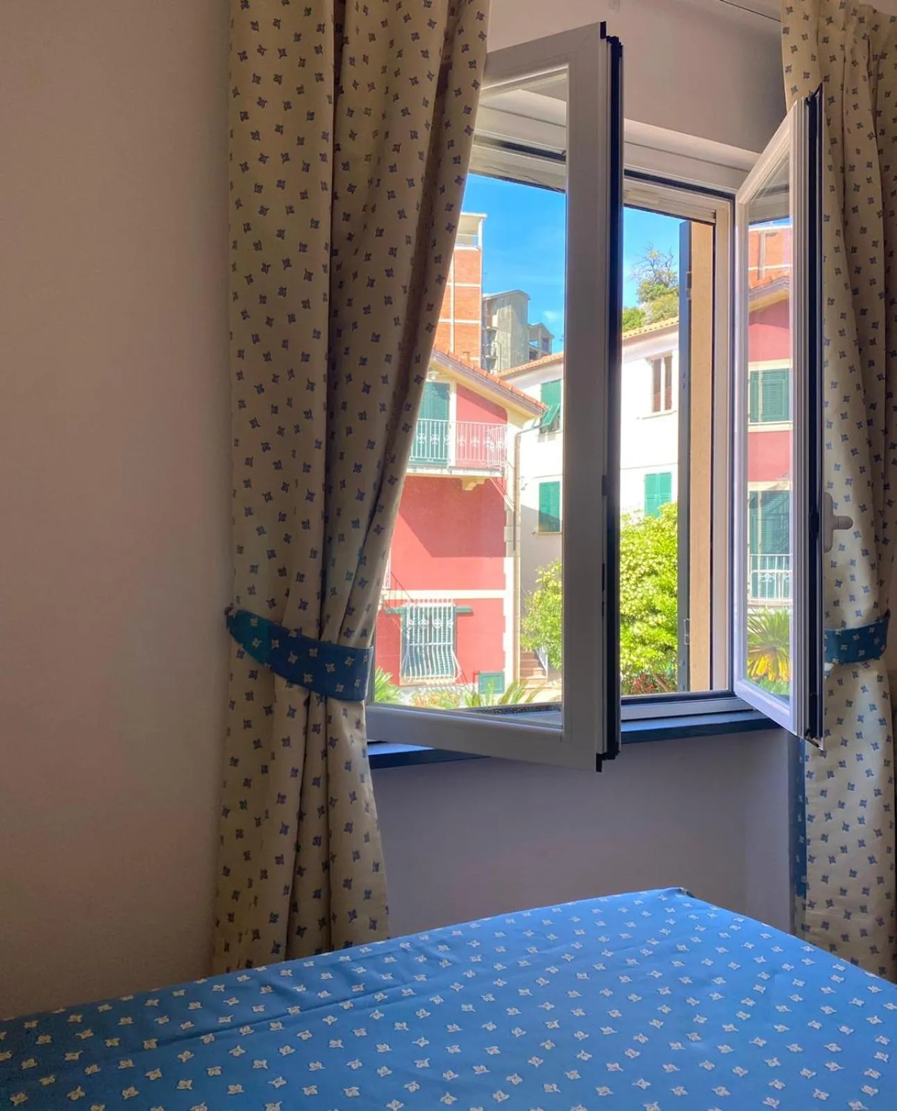 Bedroom, Bed in Clelia Apartments - Deiva Marina