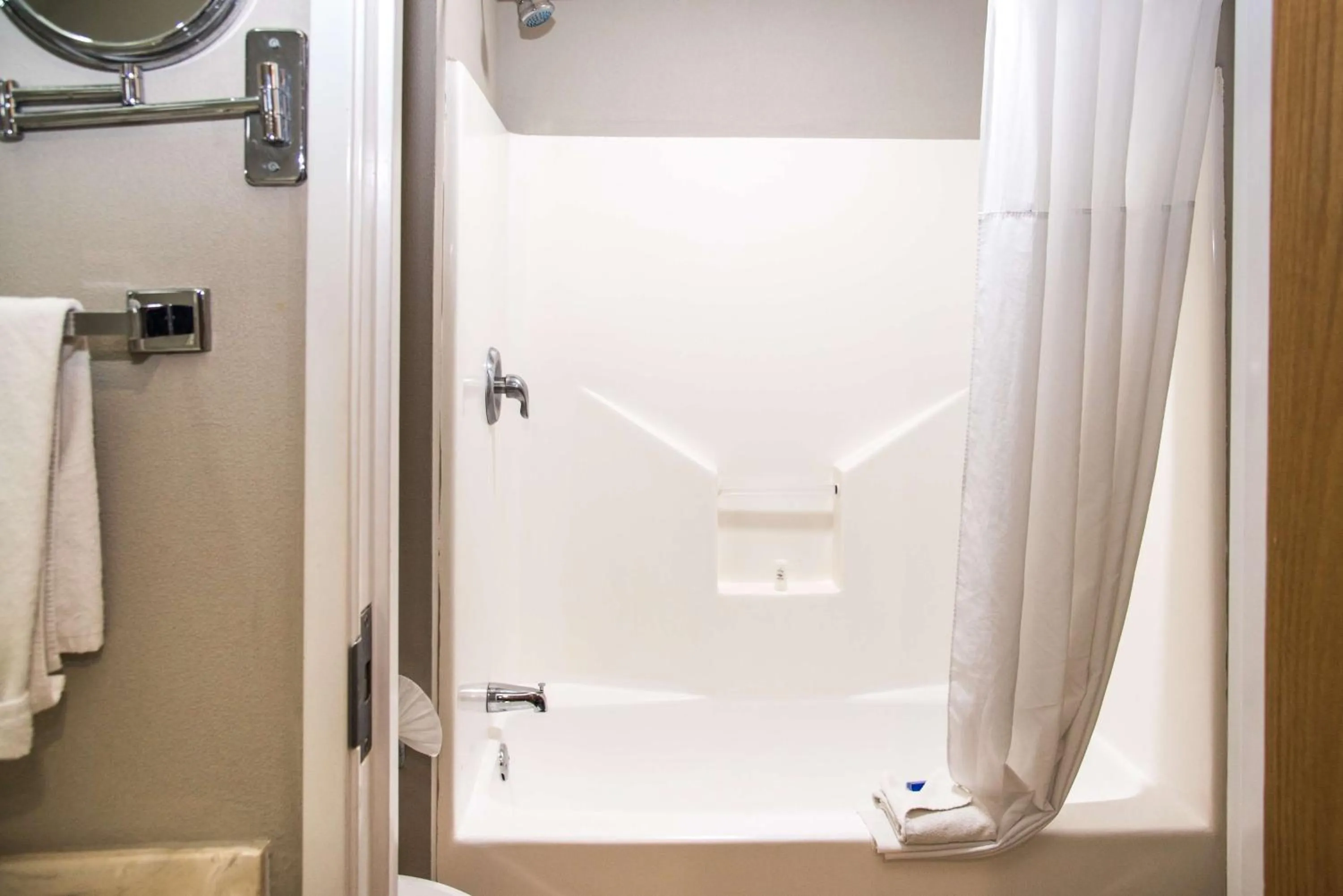 Bathroom in Best Western PLUS Monterrey Airport