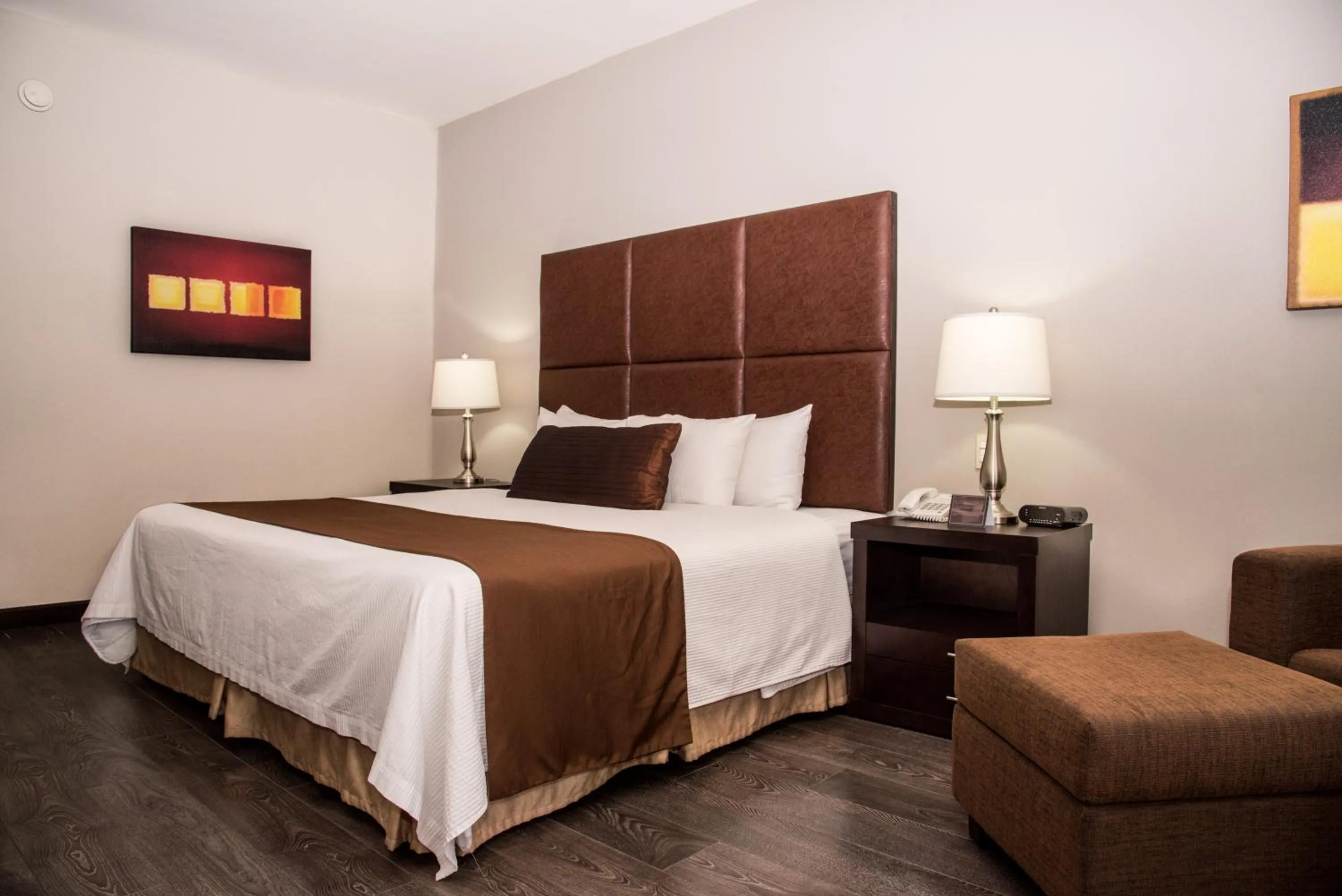 Bed in Best Western PLUS Monterrey Airport