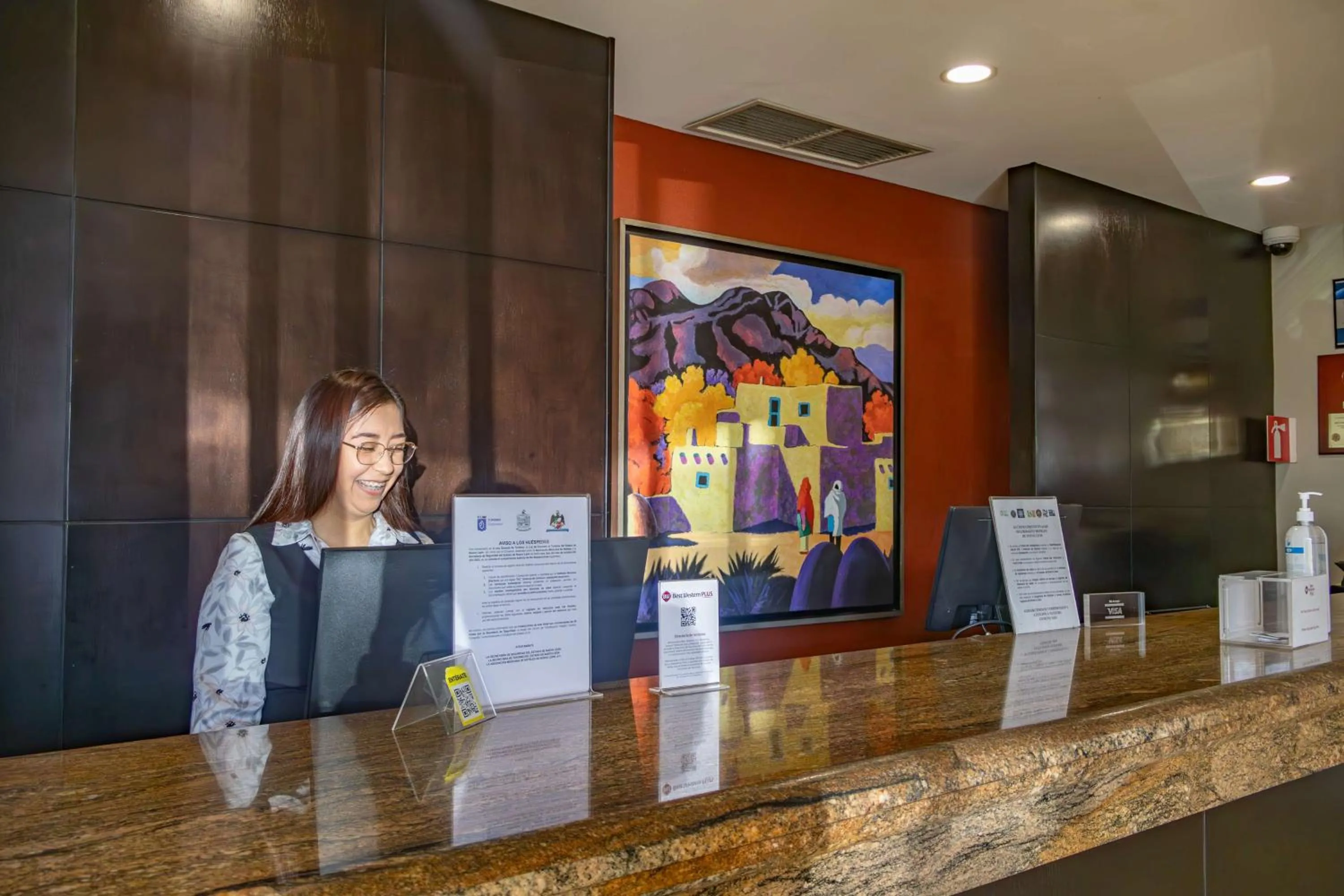 Lobby or reception in Best Western PLUS Monterrey Airport