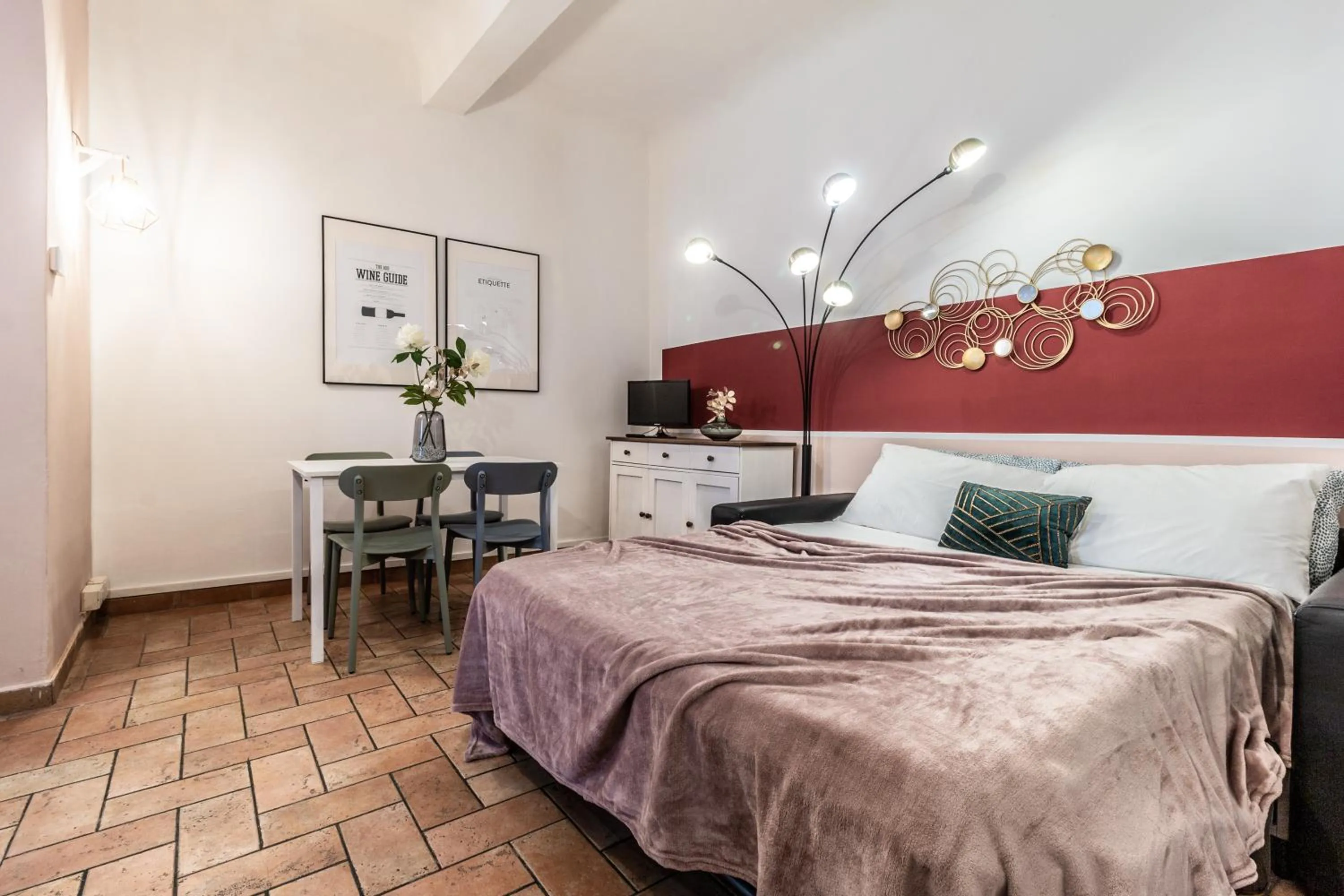 Bed in Wine Apartments Florence Ansonica