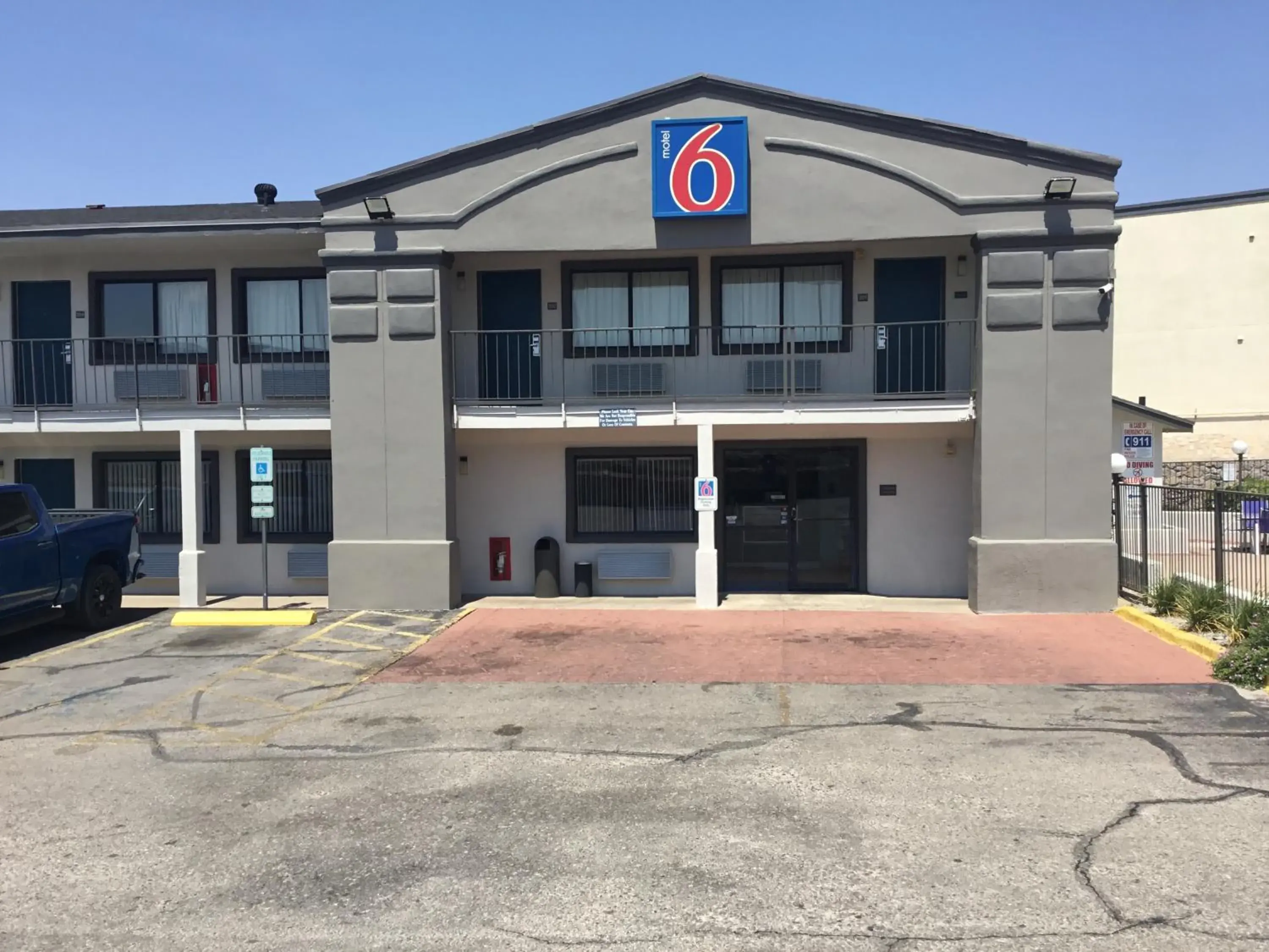 Property building in Motel 6-El Paso, TX - West Property building in Motel 6-El Paso, TX - West