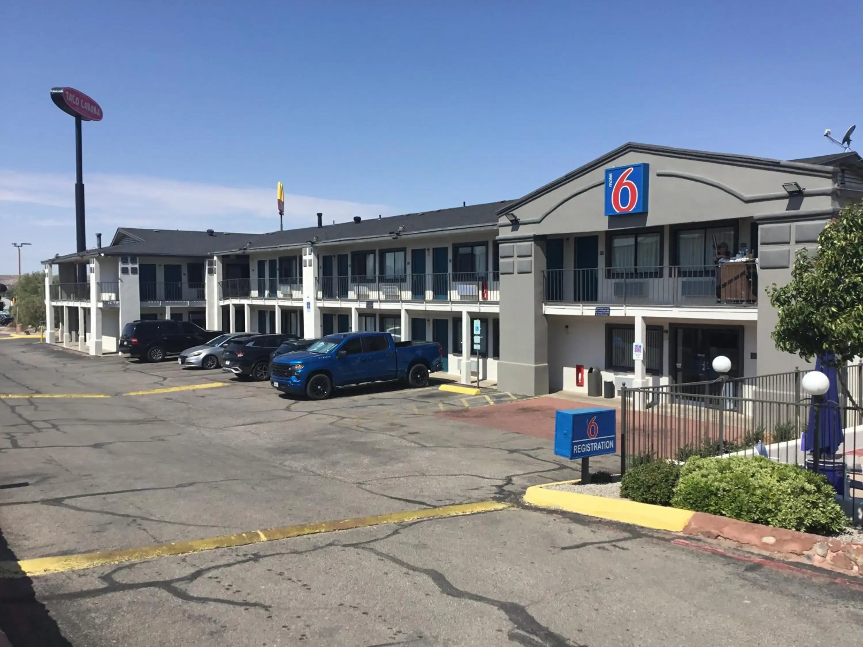 Property building in Motel 6-El Paso, TX - West Property building in Motel 6-El Paso, TX - West