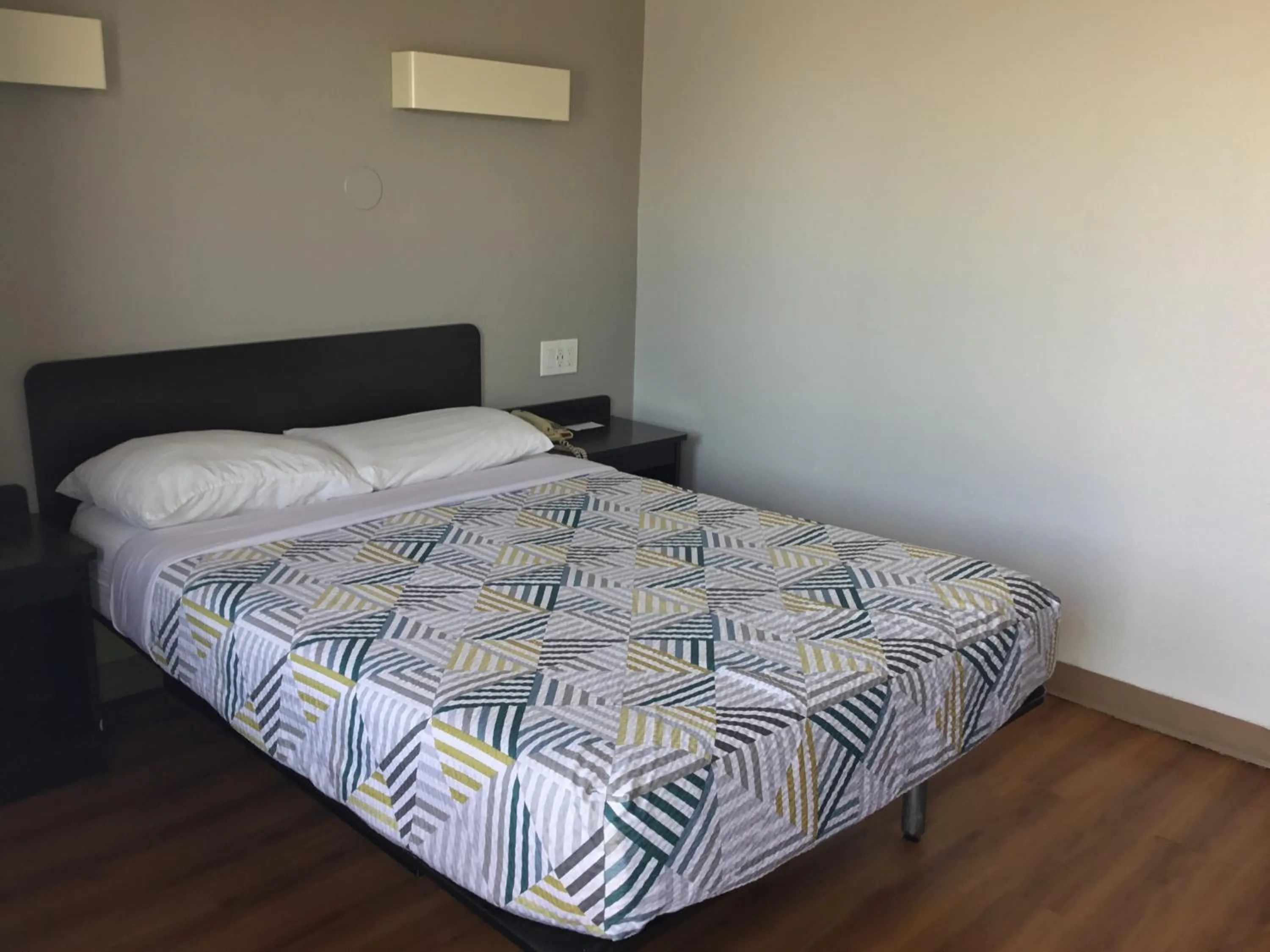 Bed in Motel 6-El Paso, TX - West