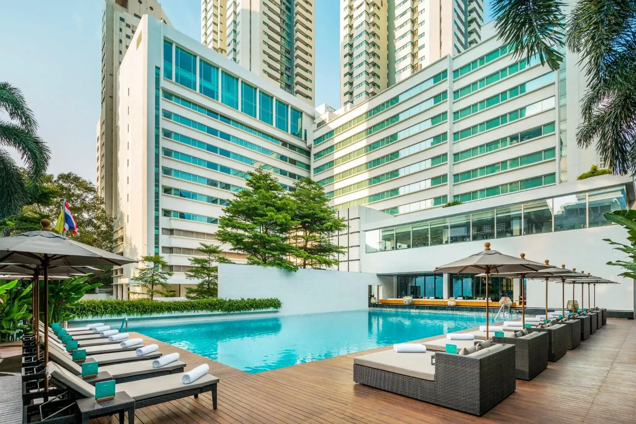 Swimming pool in COMO Metropolitan Bangkok Swimming pool in COMO Metropolitan Bangkok