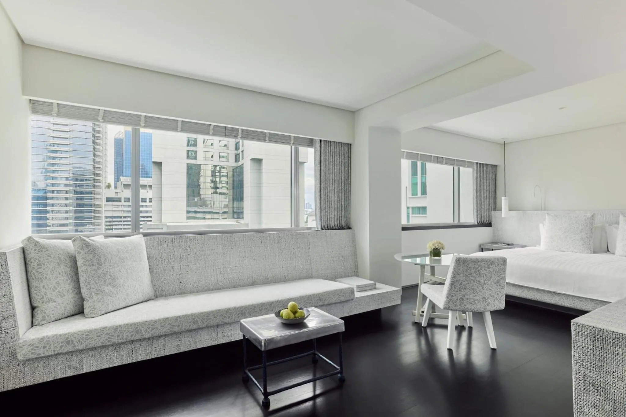 Photo of the whole room, Bed in COMO Metropolitan Bangkok