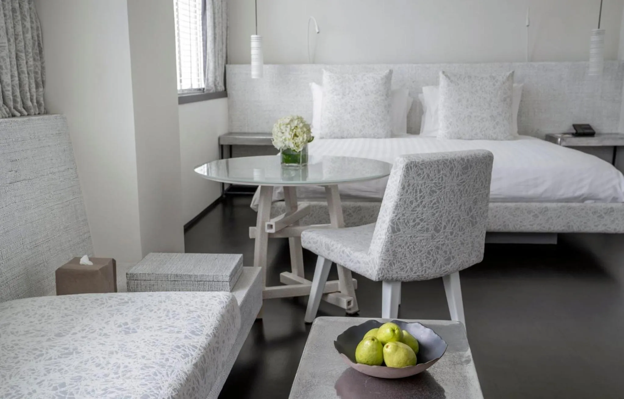 Photo of the whole room, Bed in COMO Metropolitan Bangkok