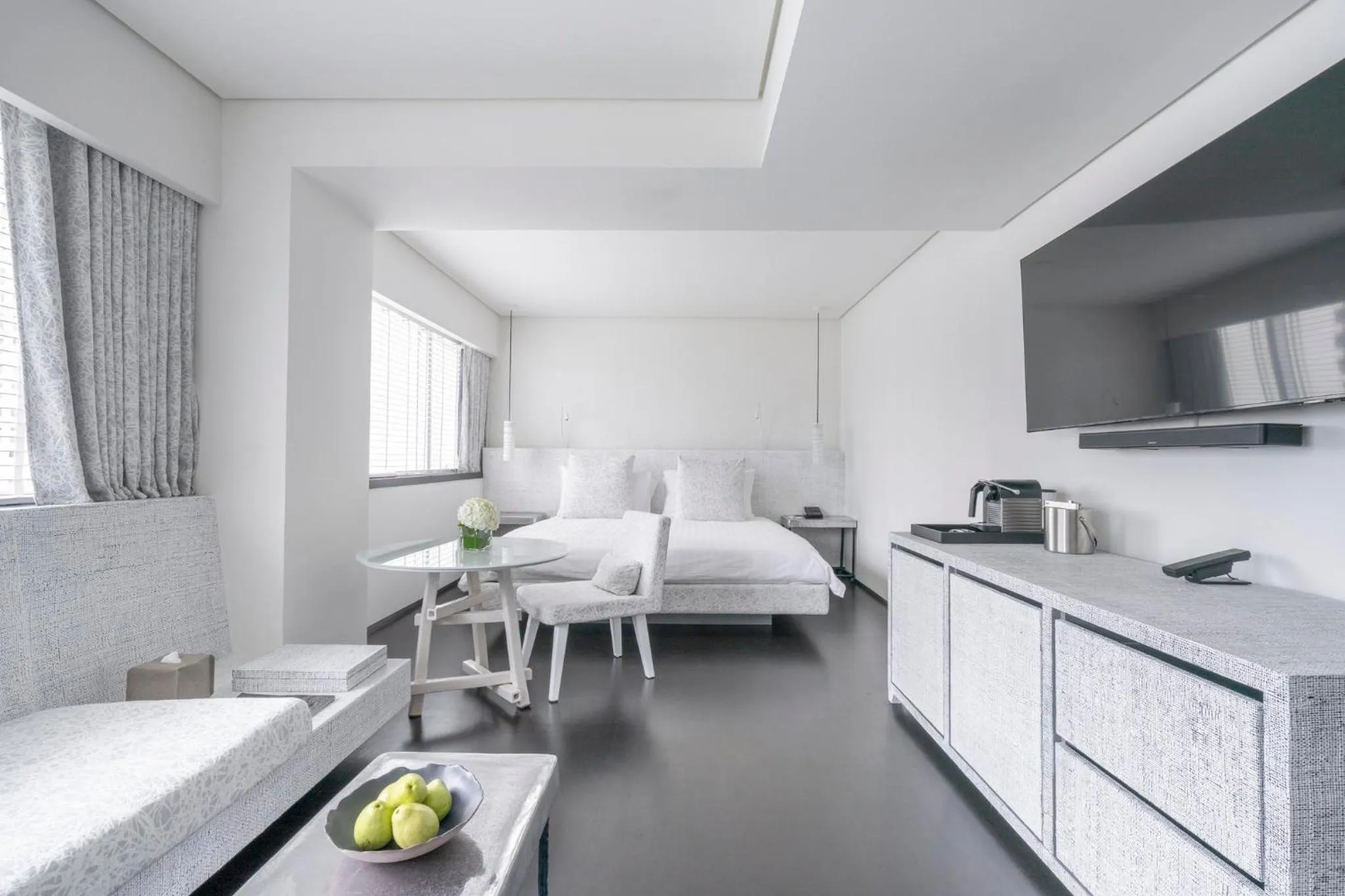 Photo of the whole room in COMO Metropolitan Bangkok