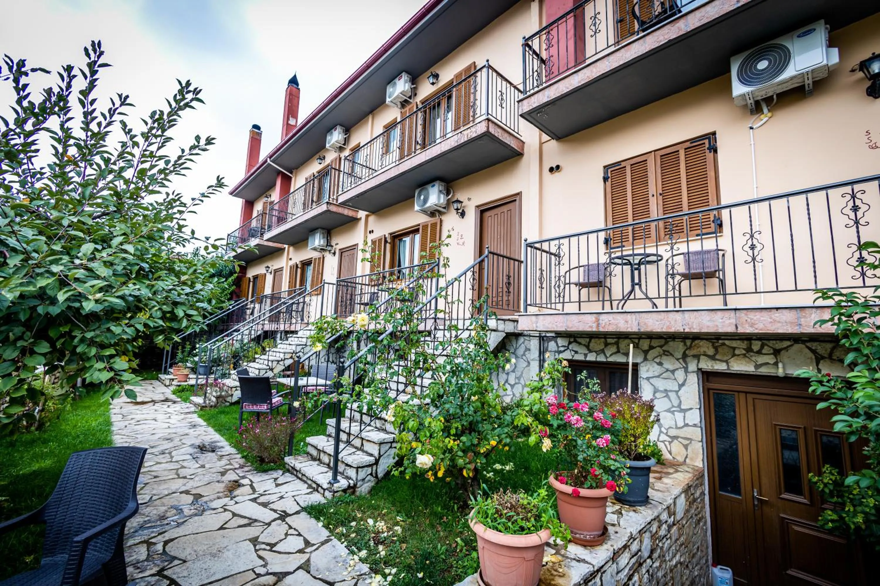 Property building in Enastron