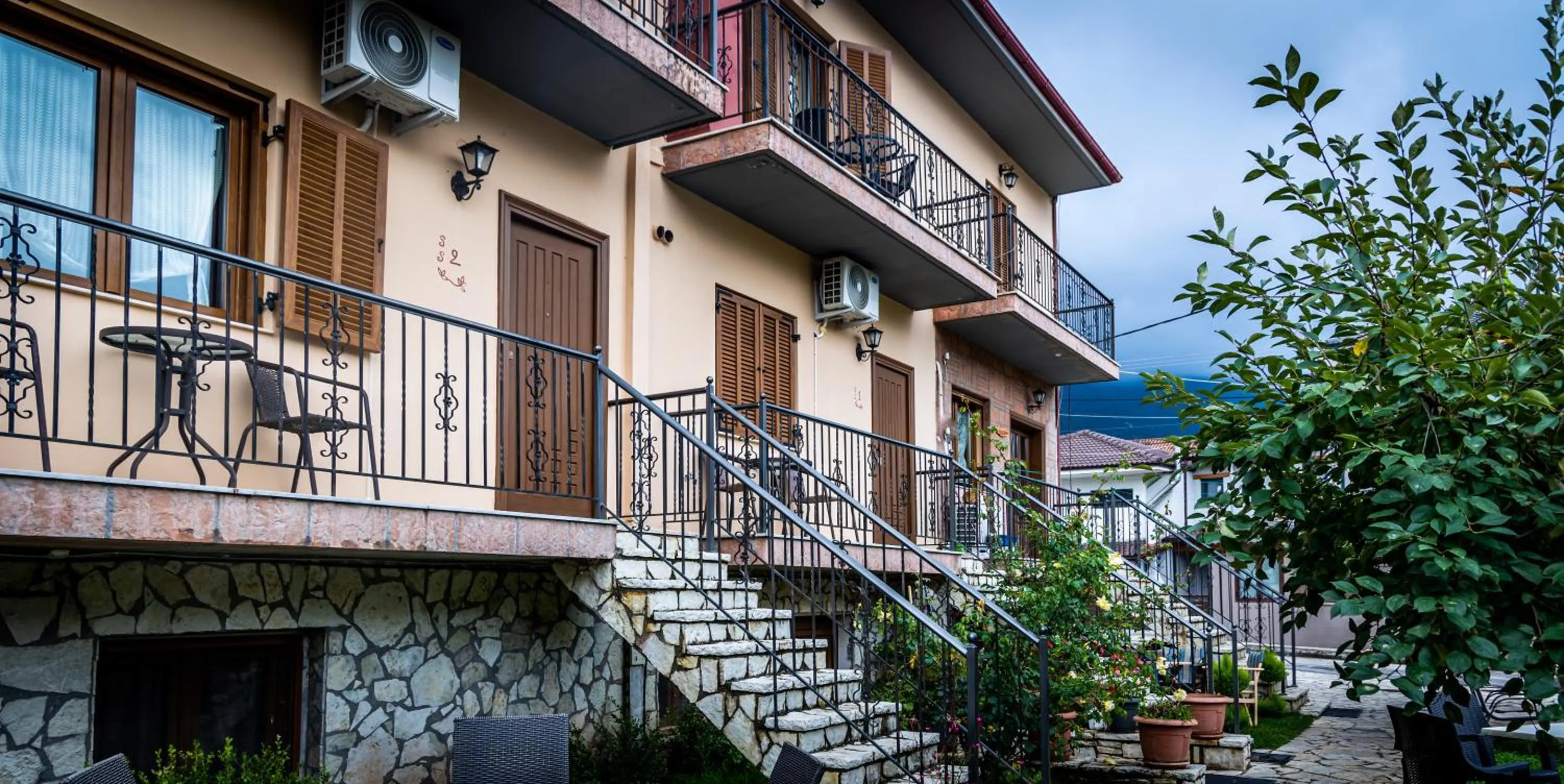 Property building in Enastron