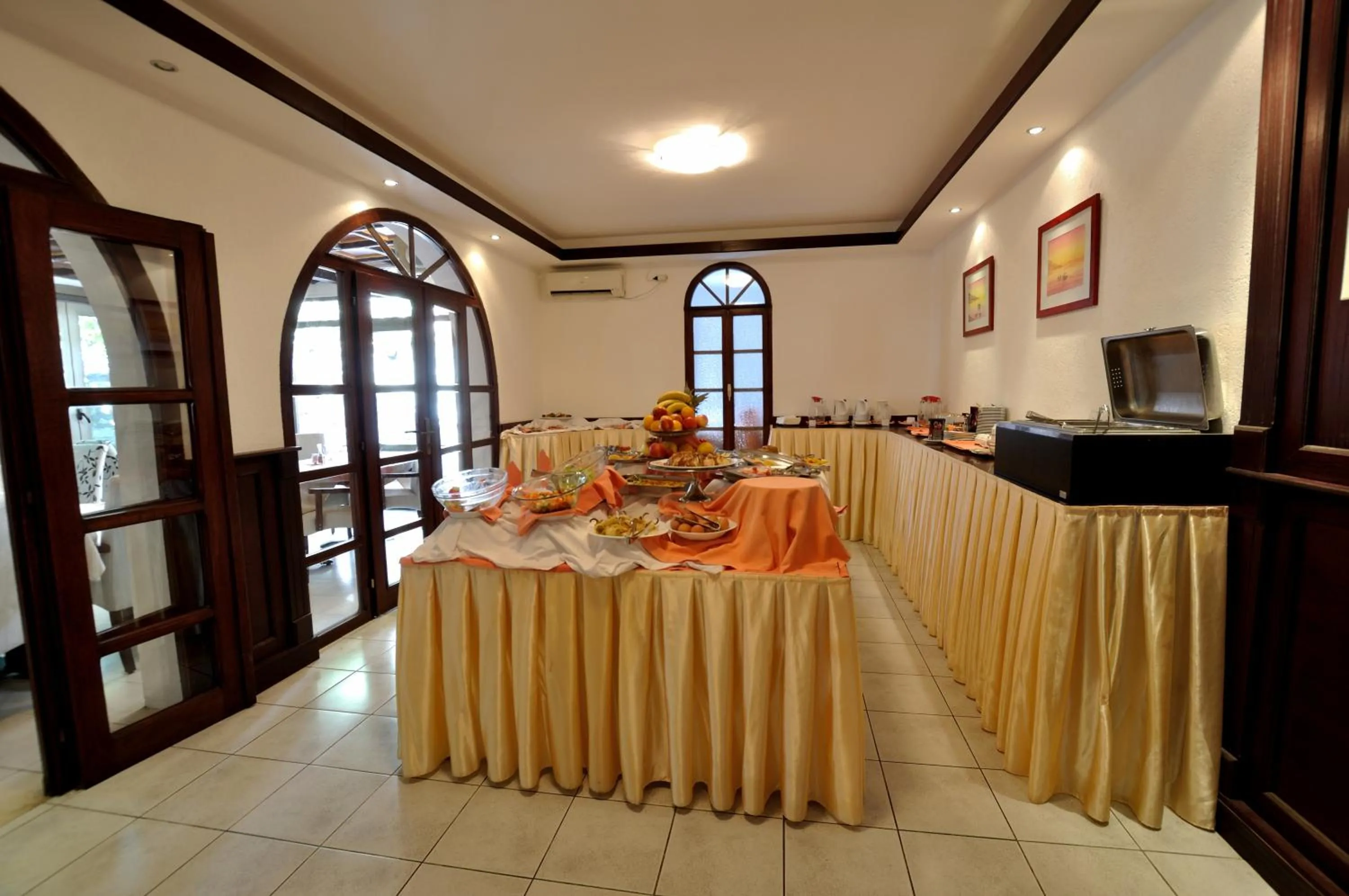 Restaurant/places to eat in Vila Đurić - Ex Hotel Đurić