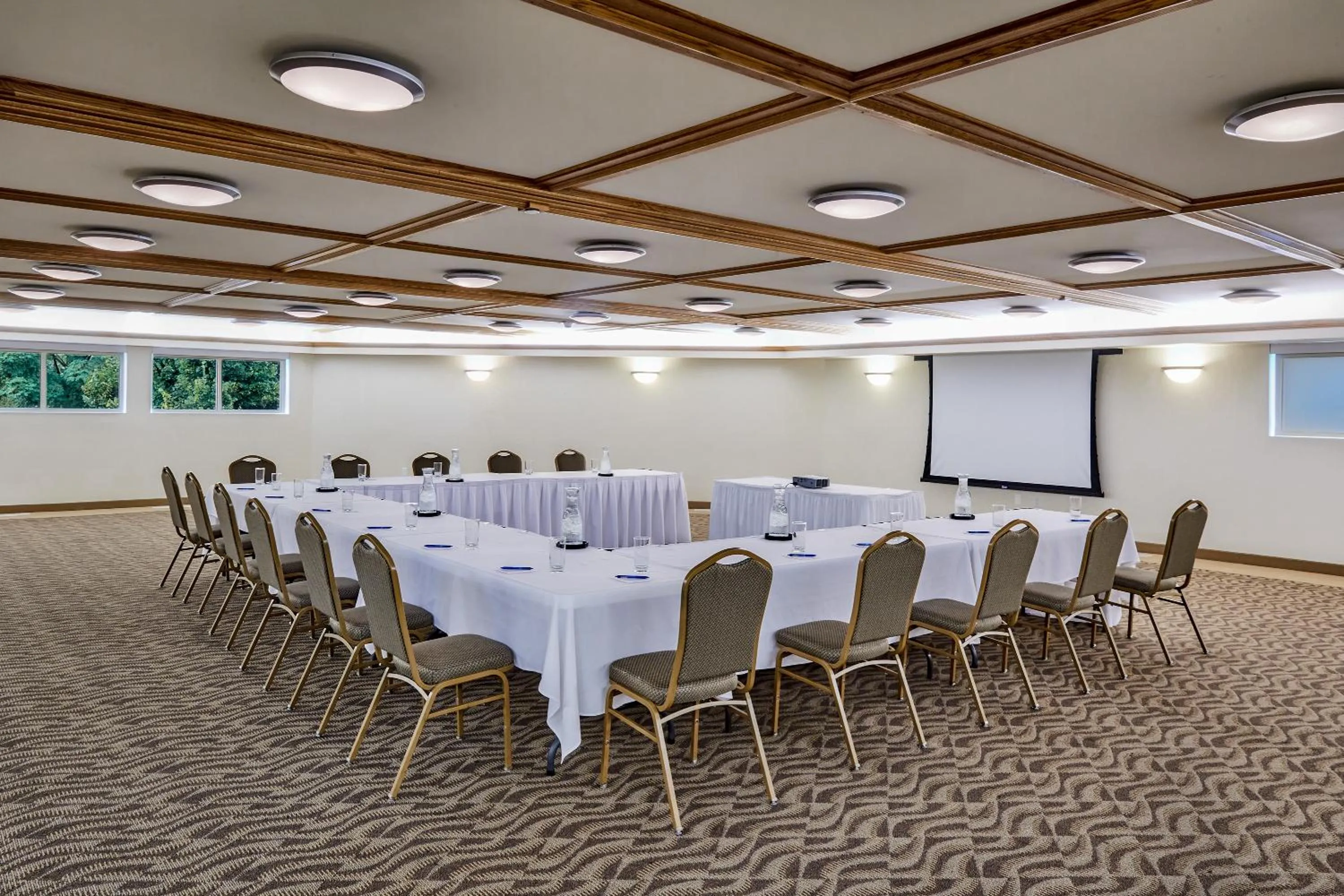 Business facilities in The Cove of Lake Geneva