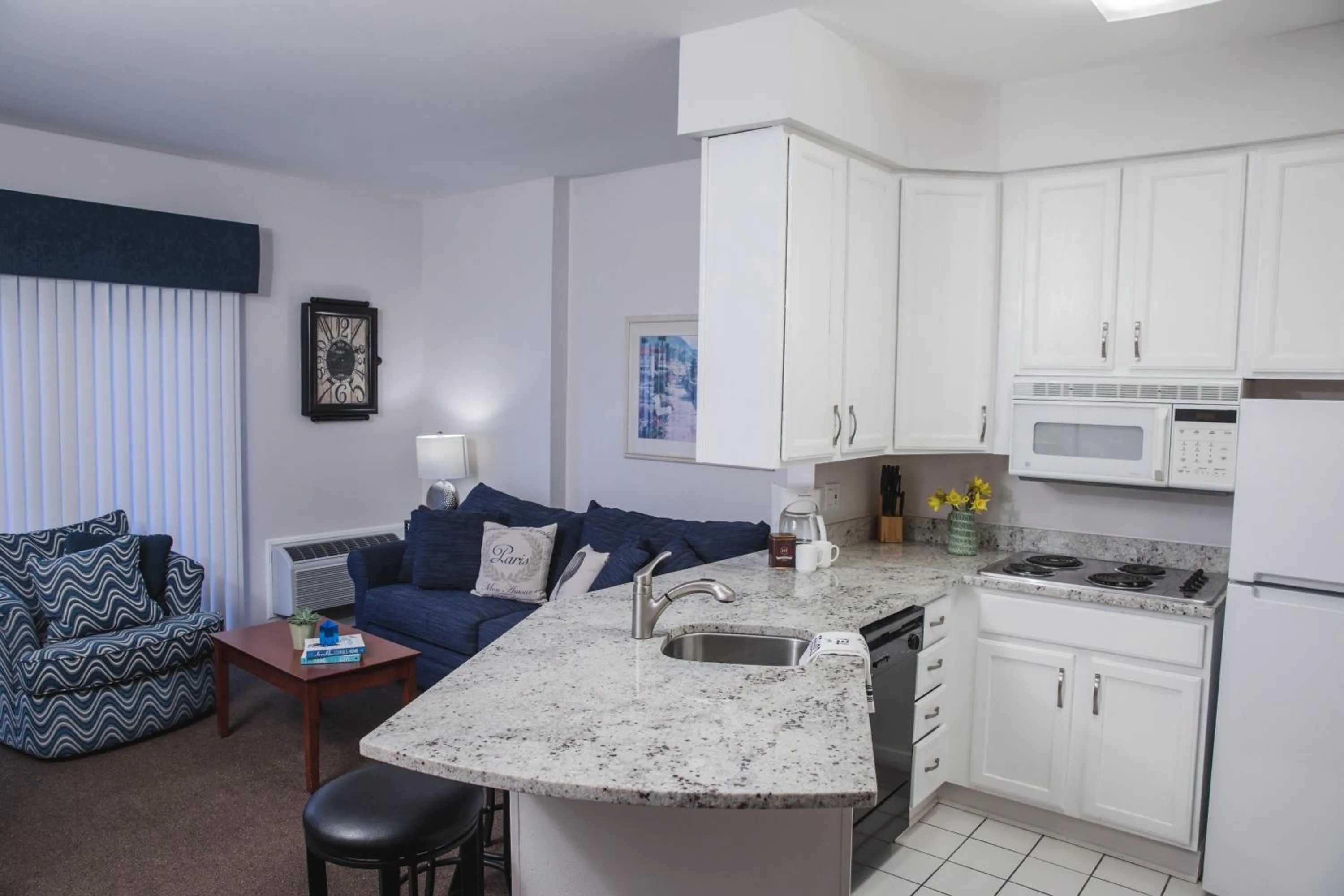 Kitchen or kitchenette in The Cove of Lake Geneva