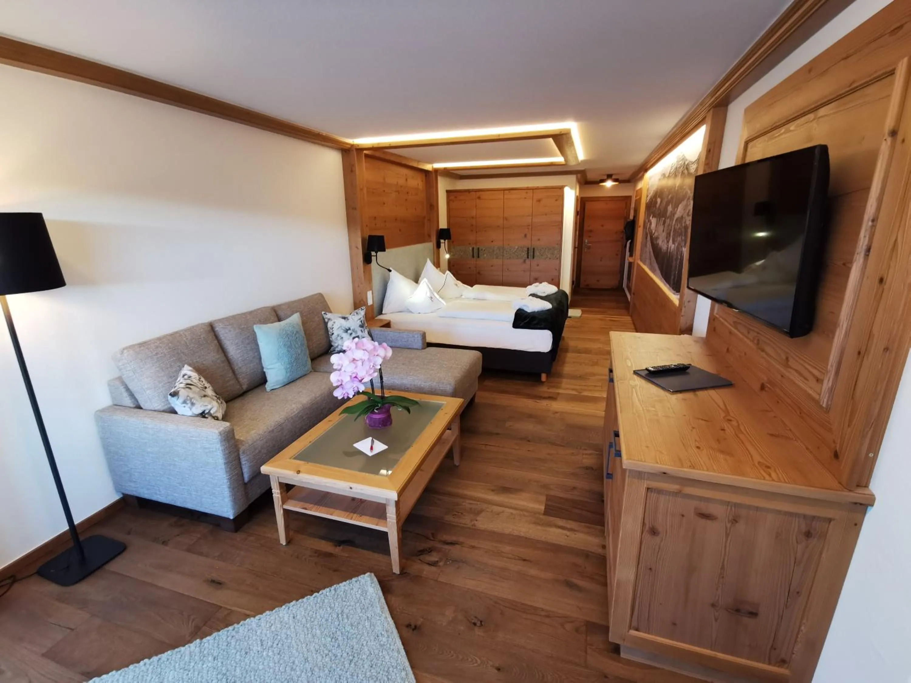 Photo of the whole room, Bed in Dein Engel