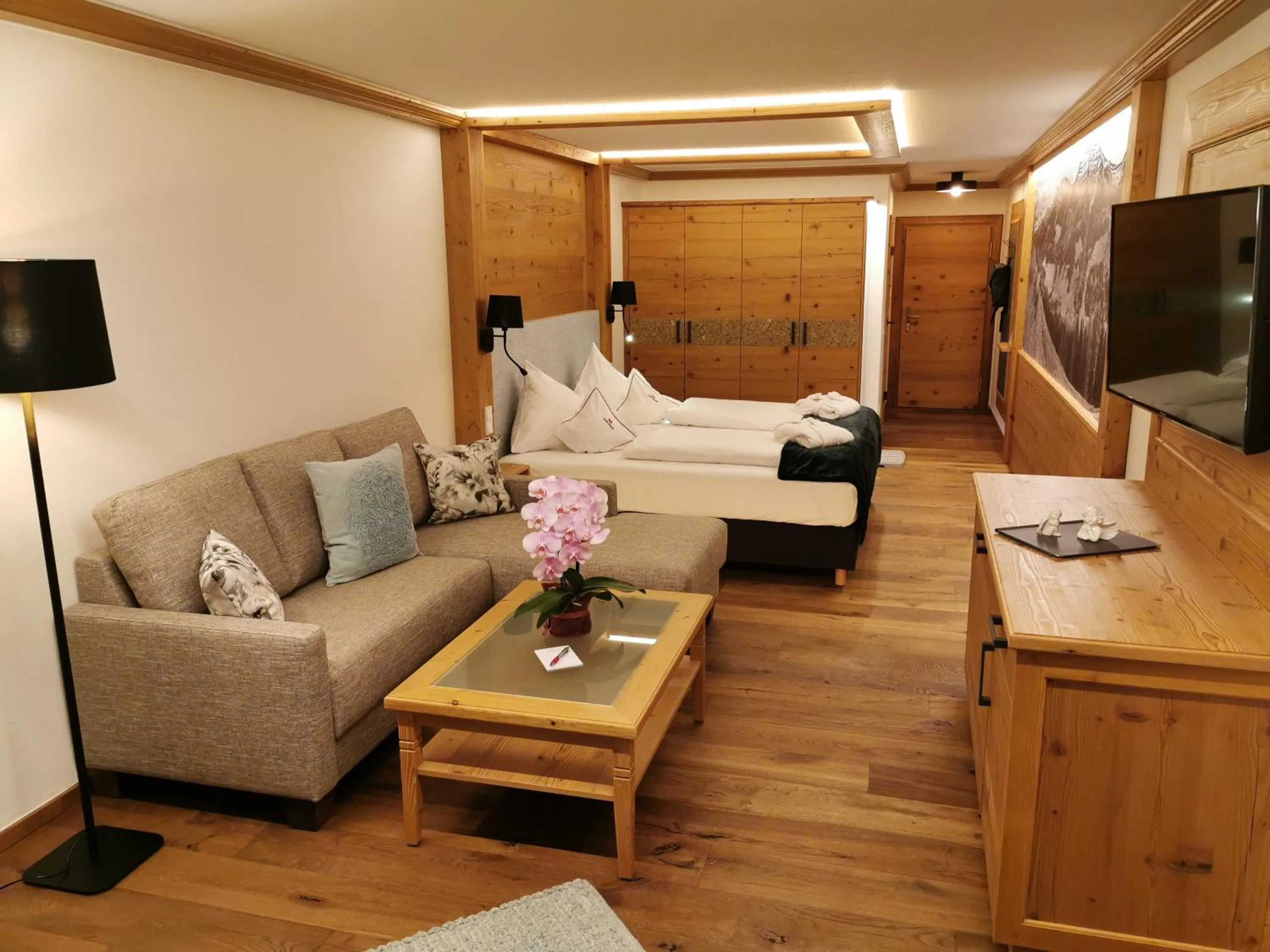 Photo of the whole room in Dein Engel