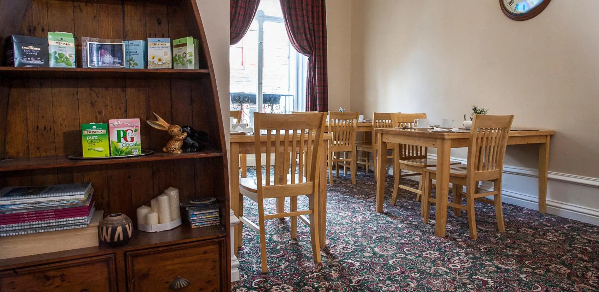 Restaurant/places to eat in Bank Guest House