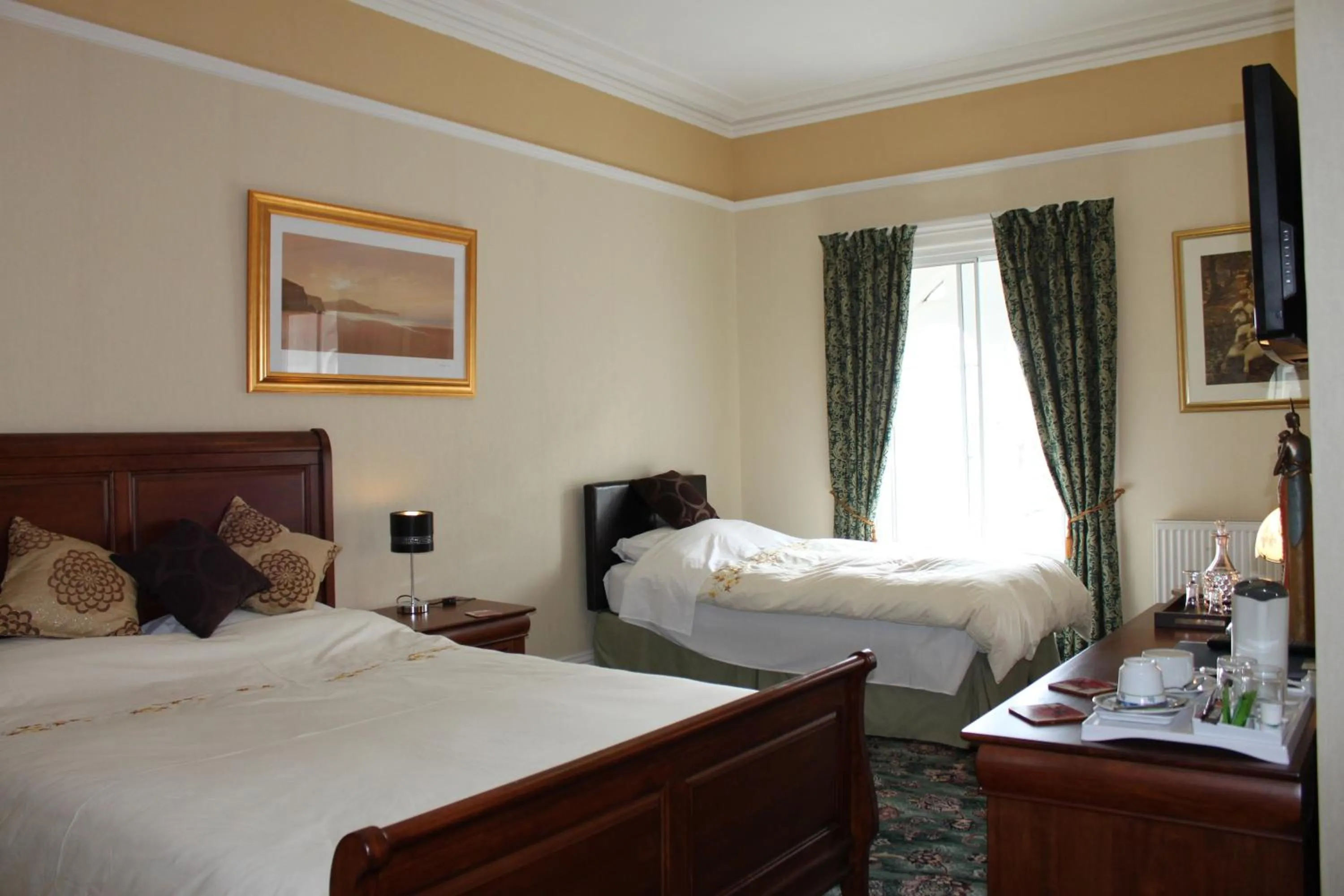 Photo of the whole room, Bed in Bank Guest House