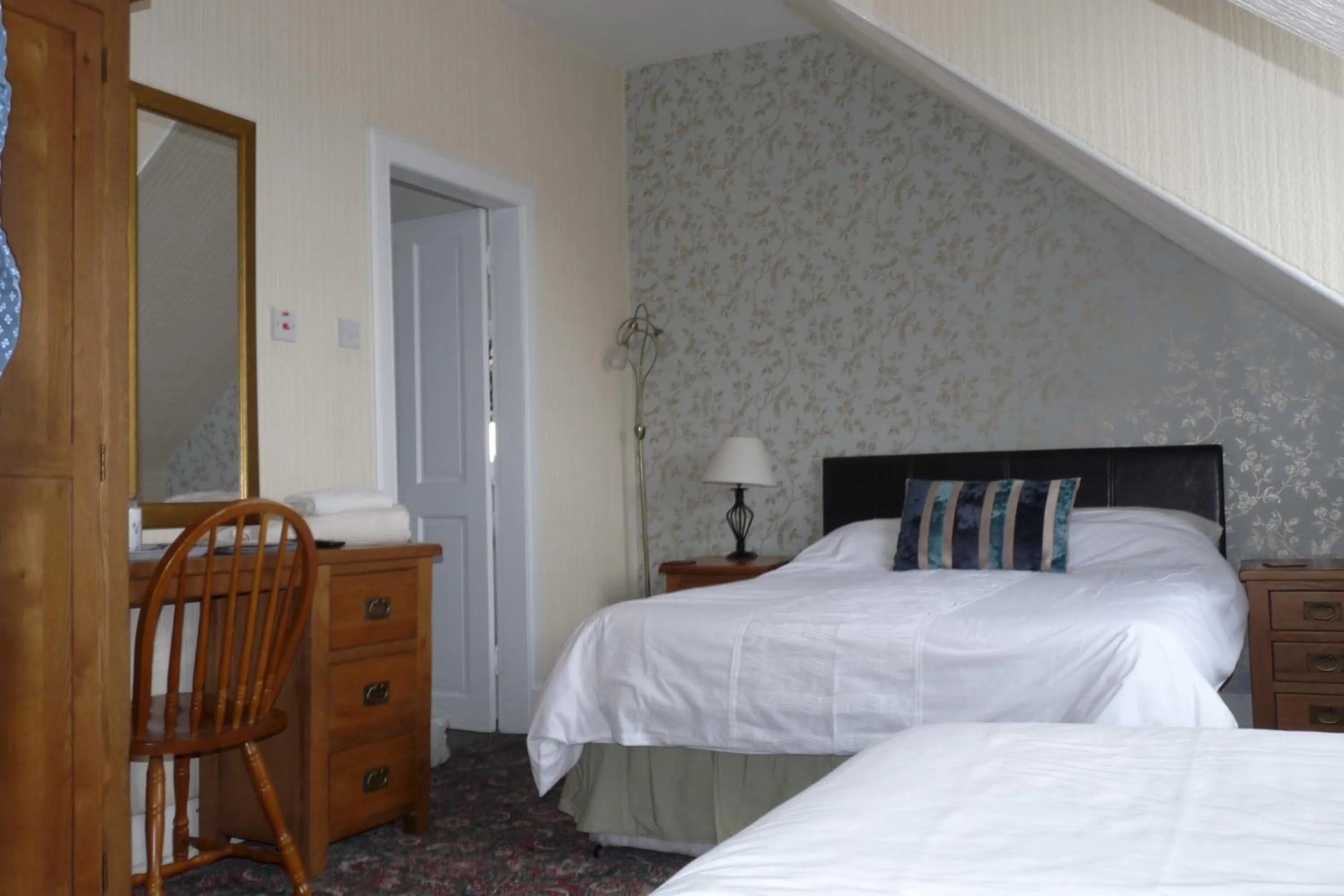 Photo of the whole room, Bed in Bank Guest House