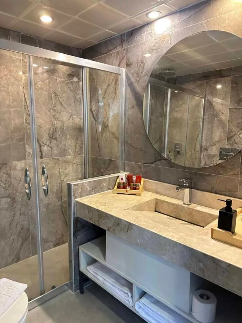 Shower in Hotel Ambrosia