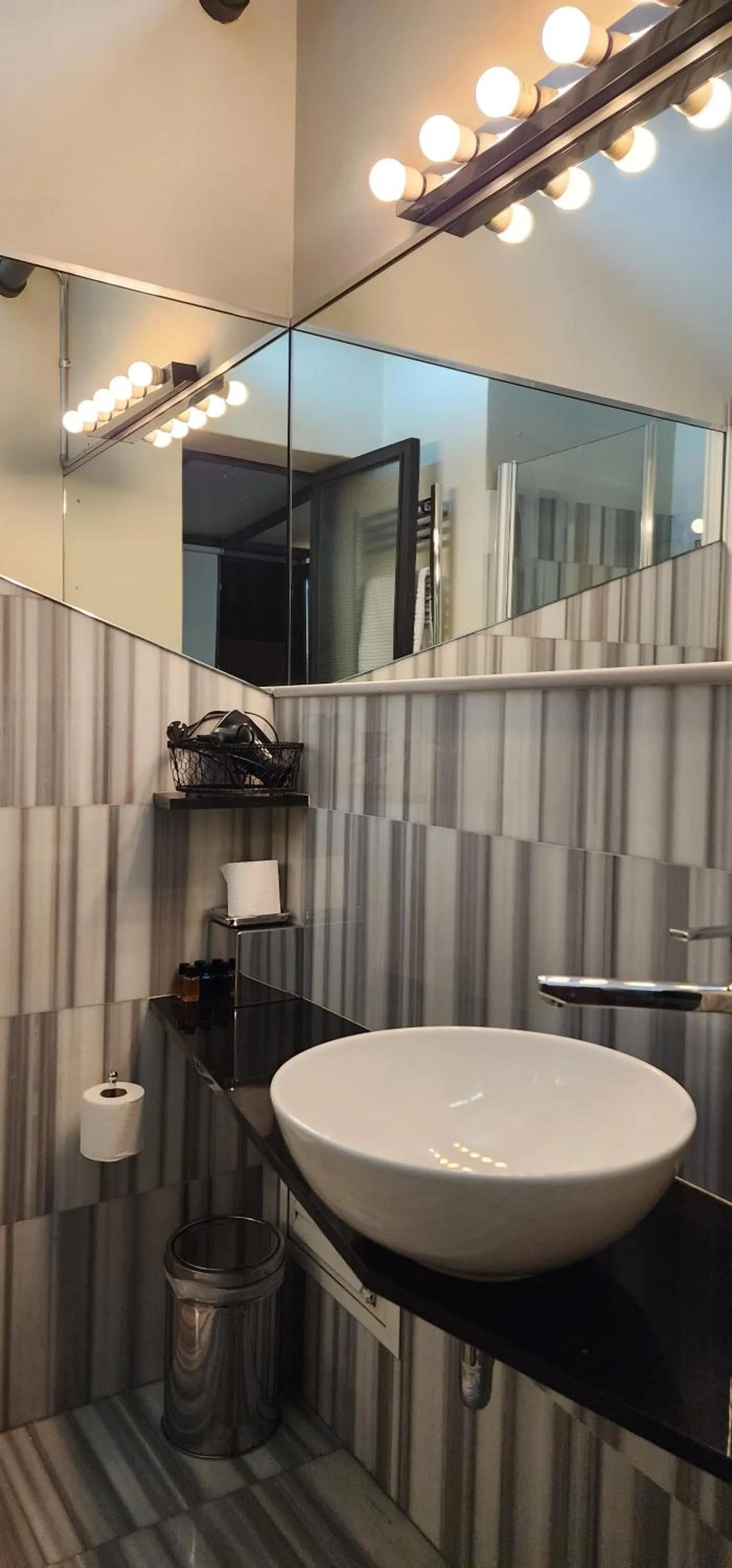 Shower in Rooms Galata