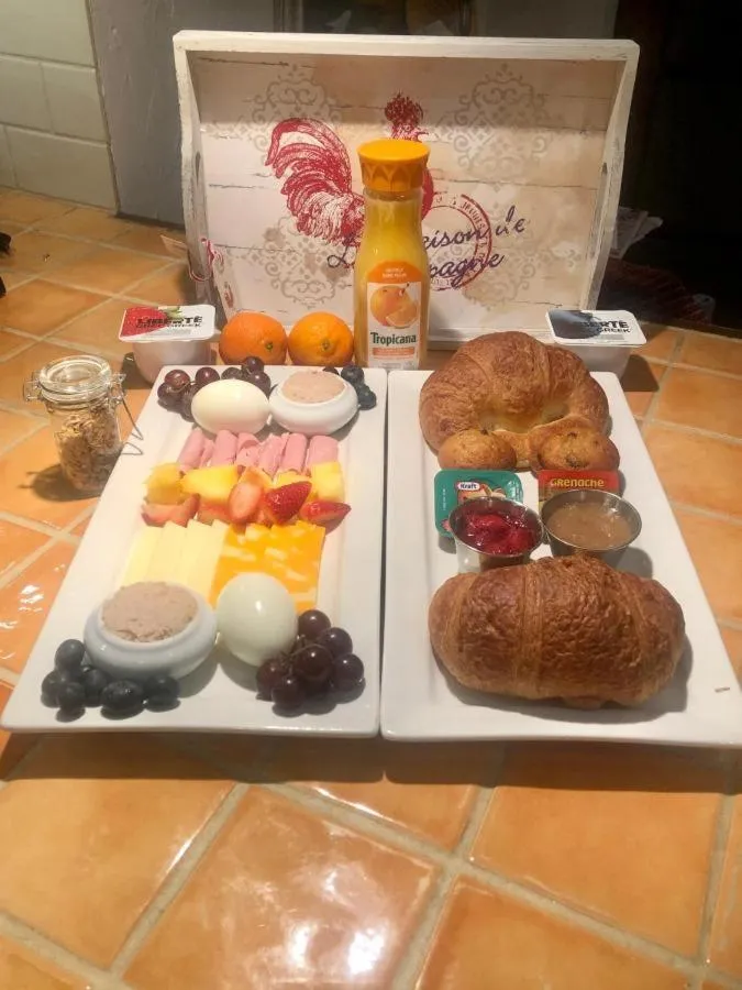 Breakfast in La Belle Victorienne