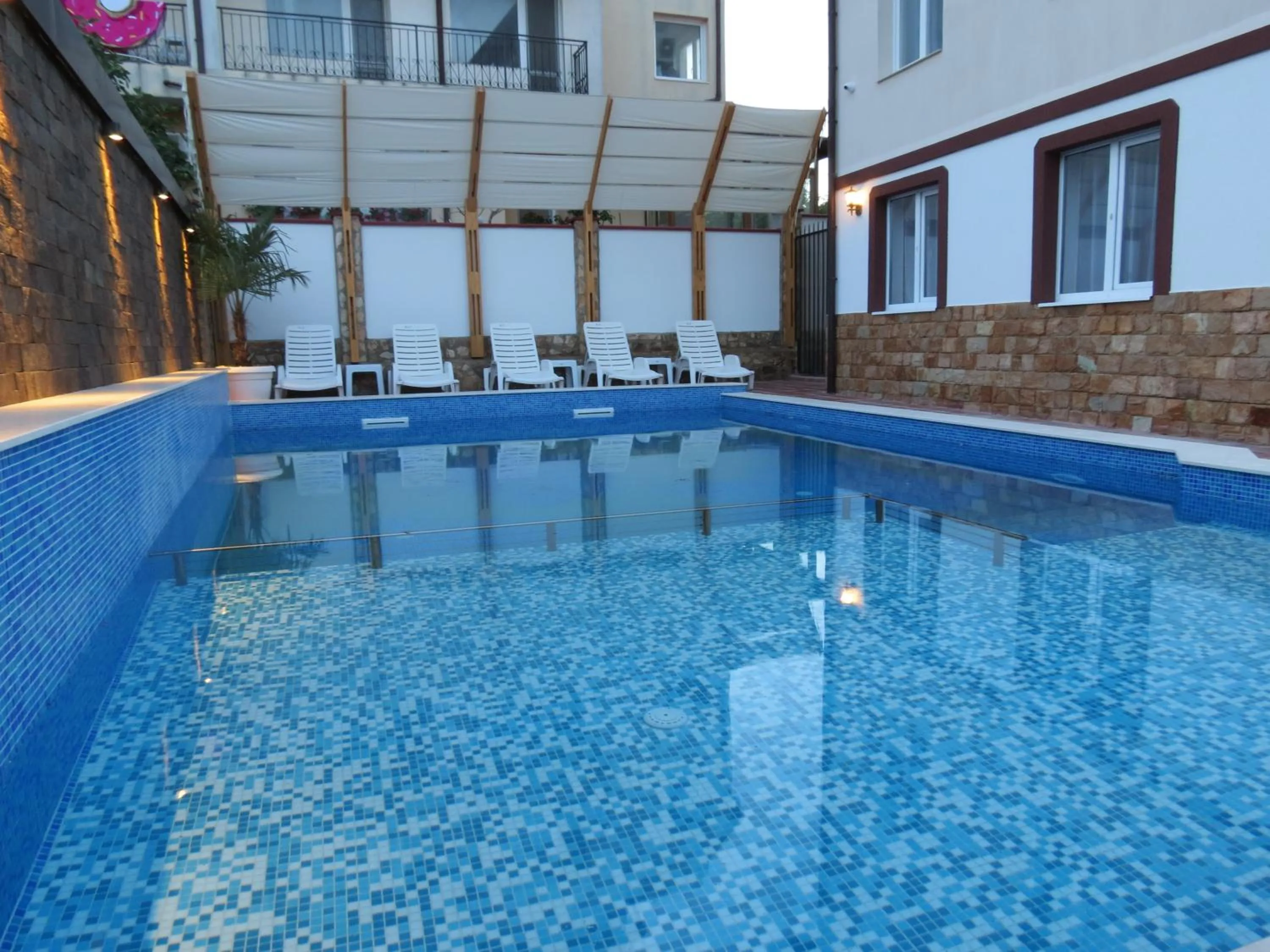 Swimming pool in Aurora Guest House
