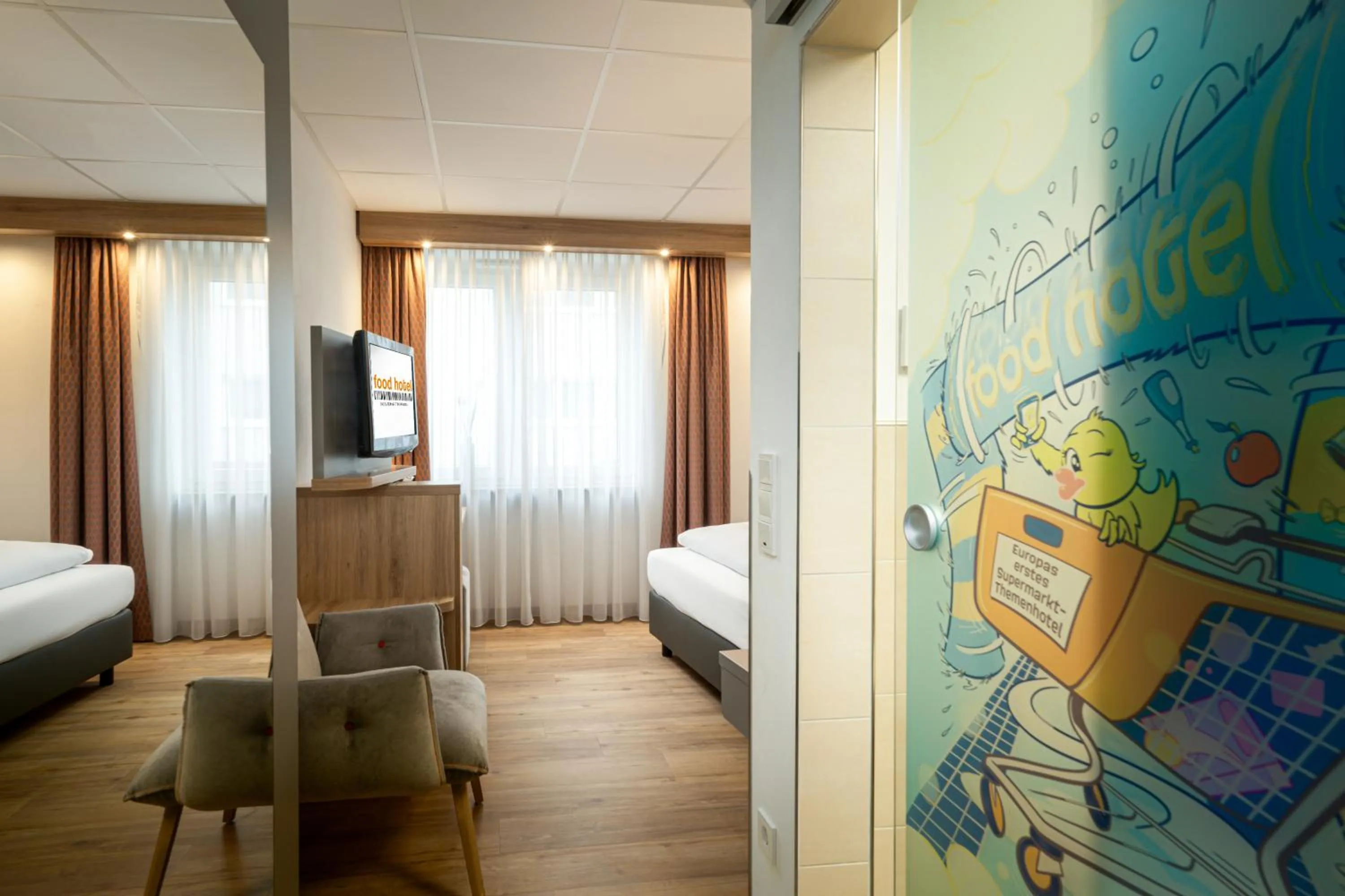 Photo of the whole room, Bed in Food Hotel