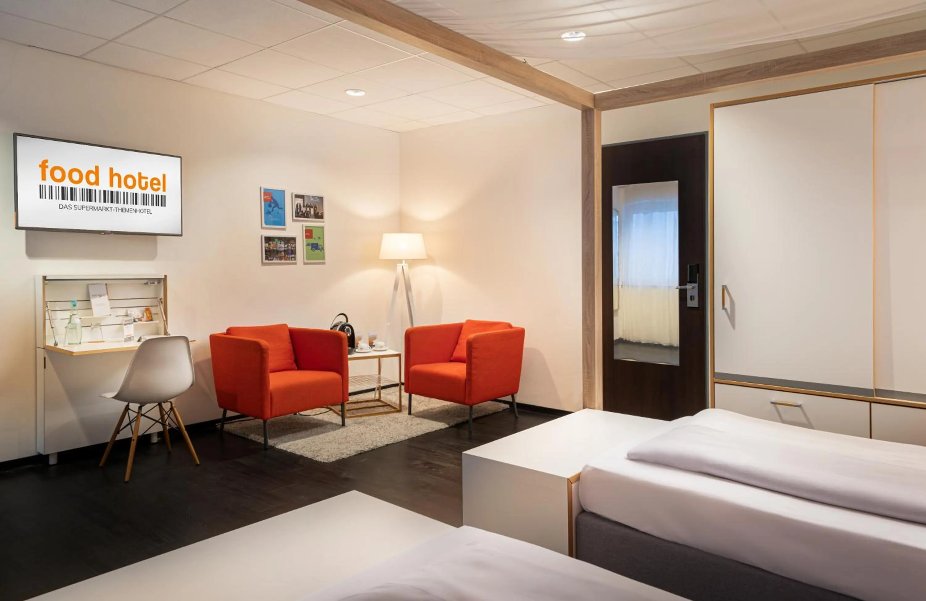 Photo of the whole room, Bed in Food Hotel