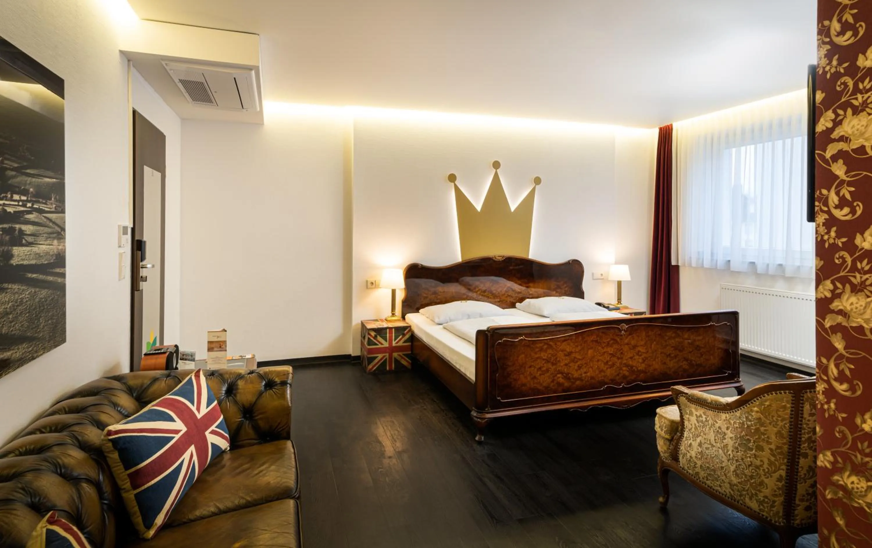 Photo of the whole room, Bed in Food Hotel