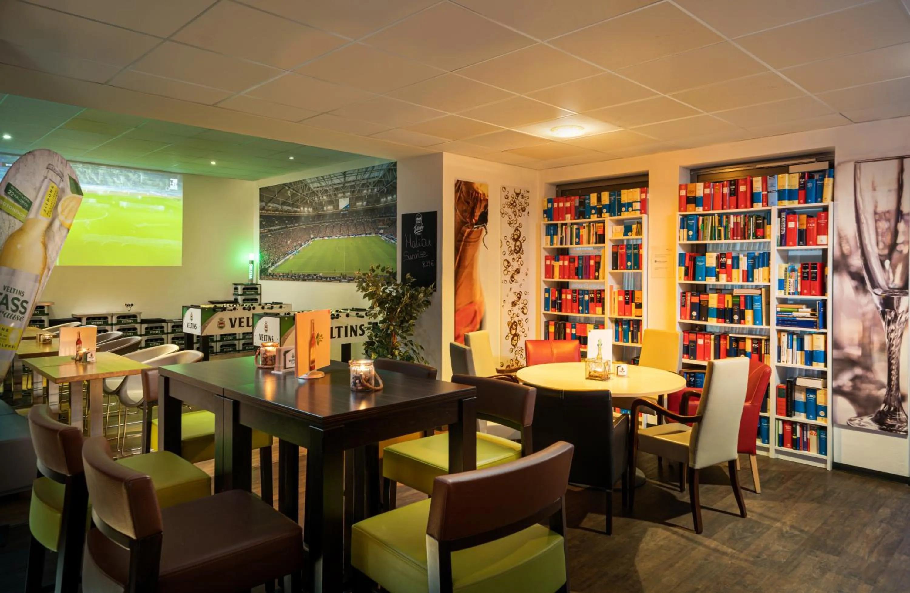 Restaurant/places to eat in Food Hotel