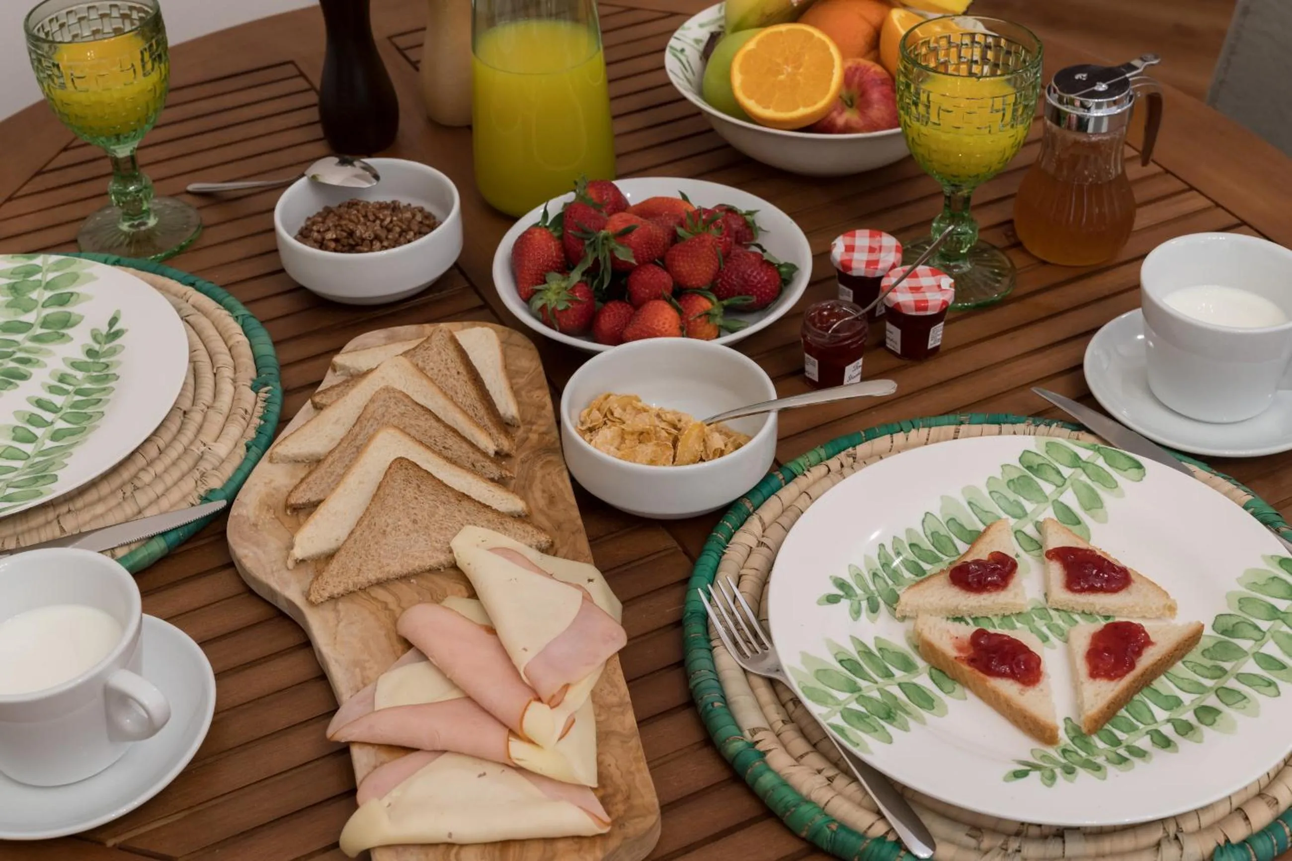 Breakfast in Absolute Athens II