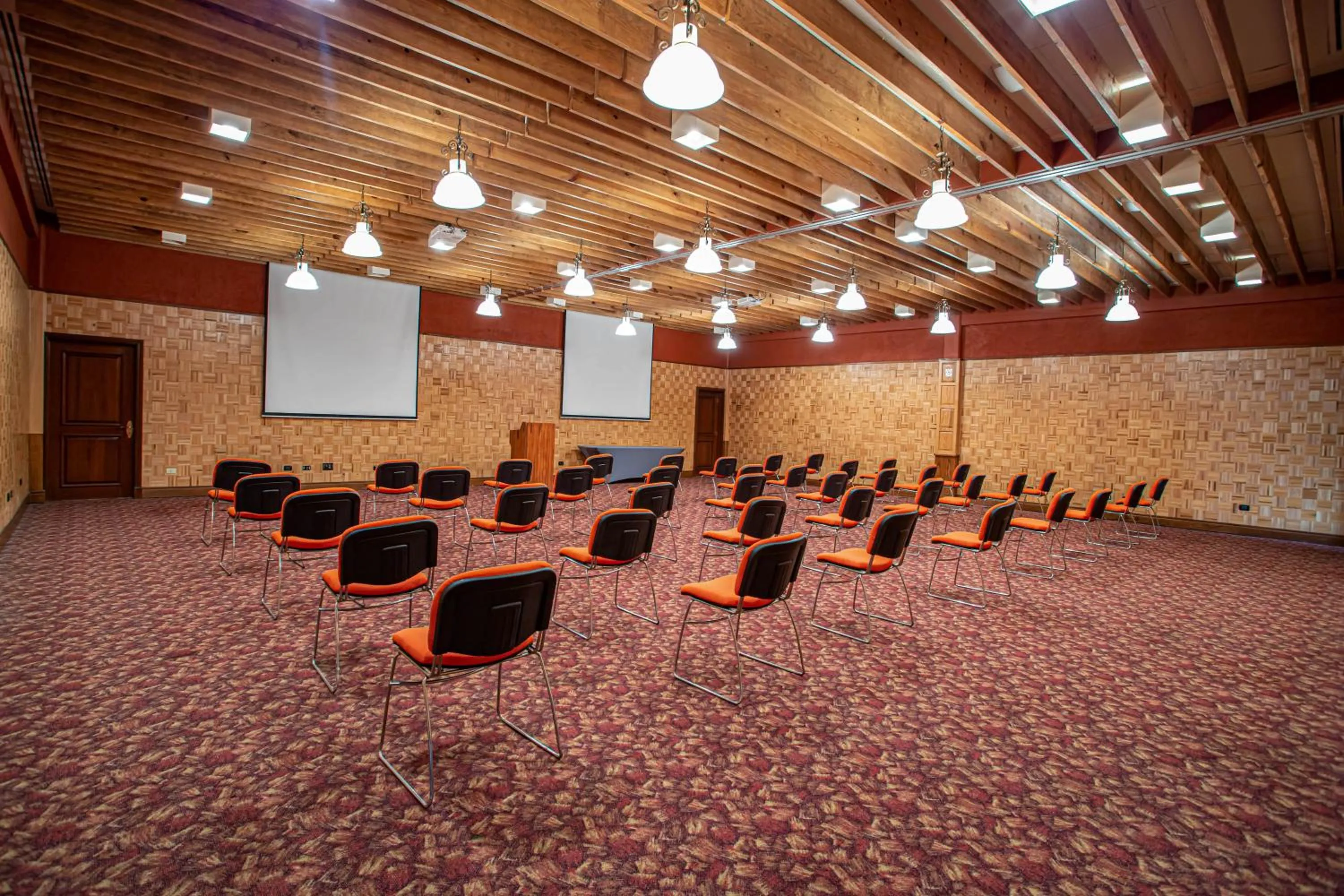 Business facilities in Termas de San Joaquin