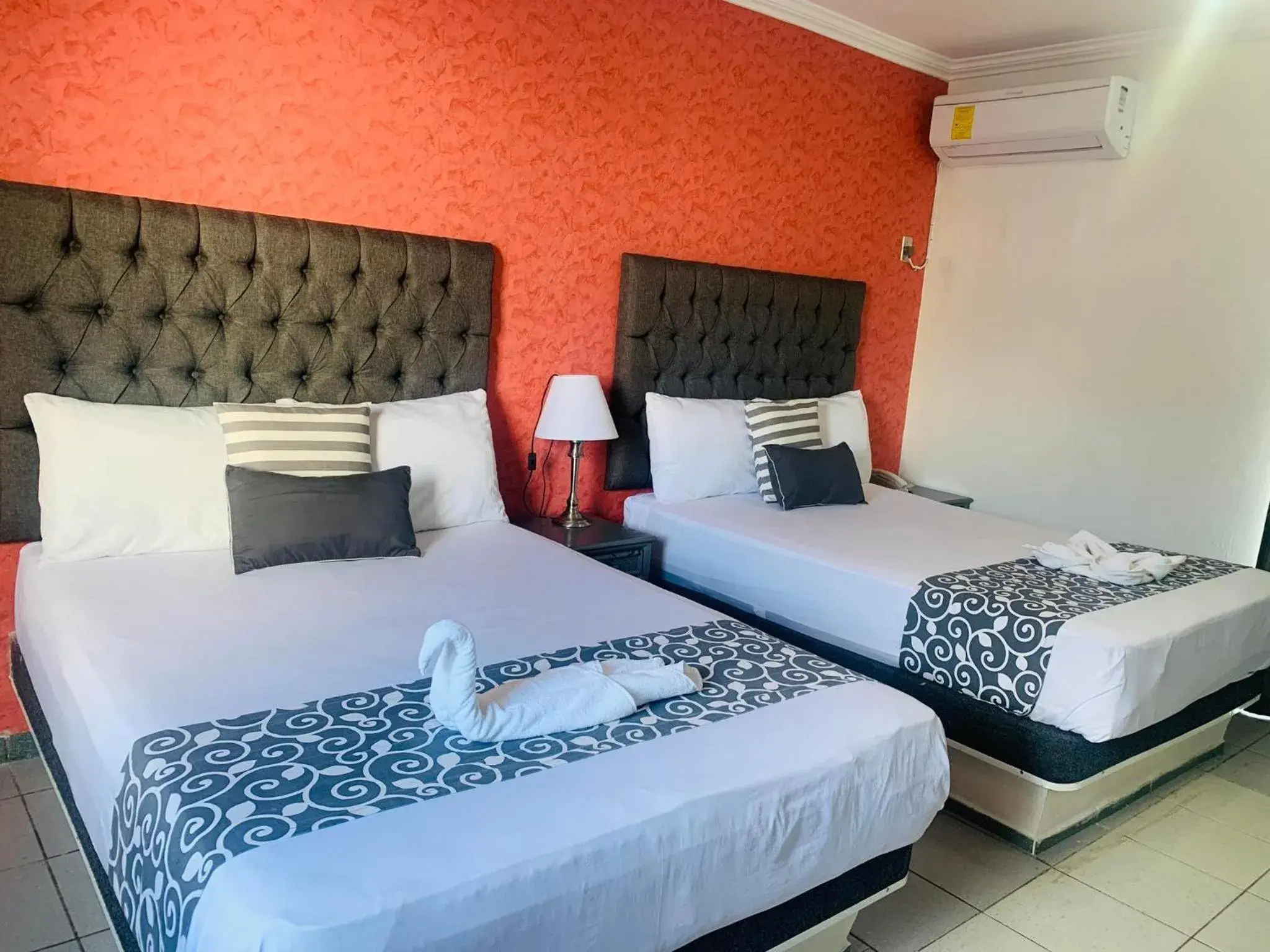 Small Double Room in Hotel & Suites Bausan Small Double Room in Hotel & Suites Bausan