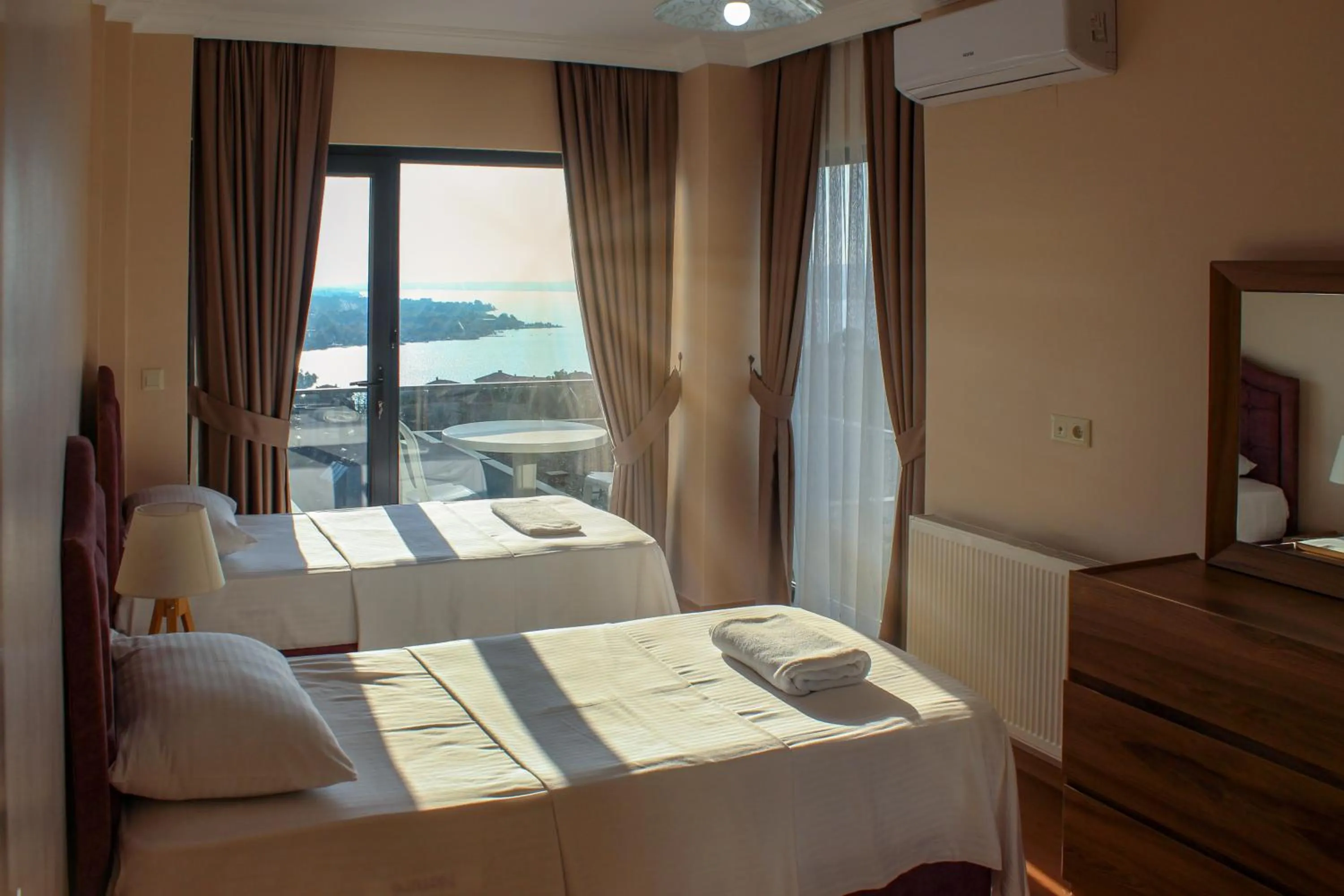 Photo of the whole room, Bed in Sawsana Villalari