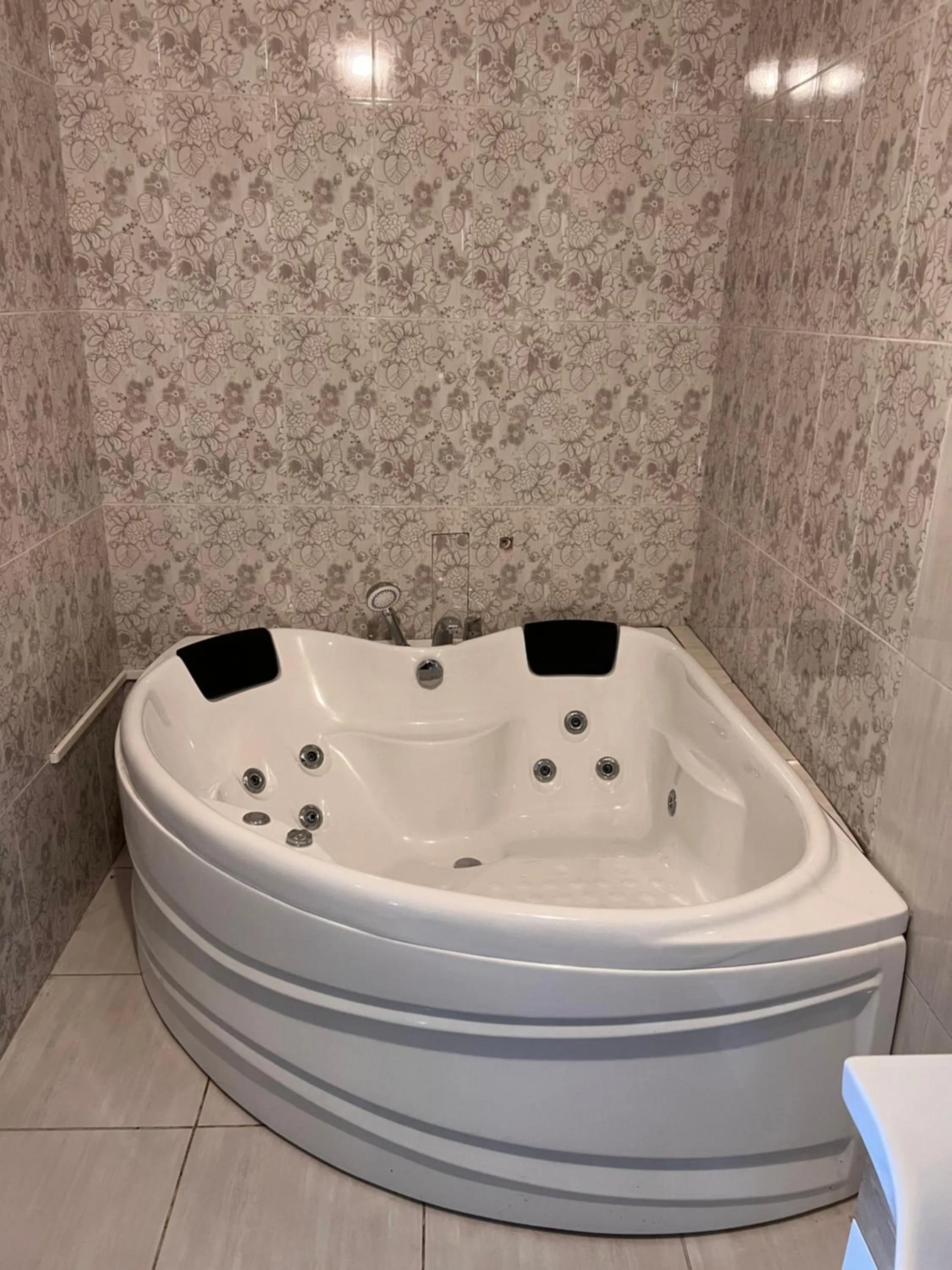 Hot Tub in Sawsana Villalari