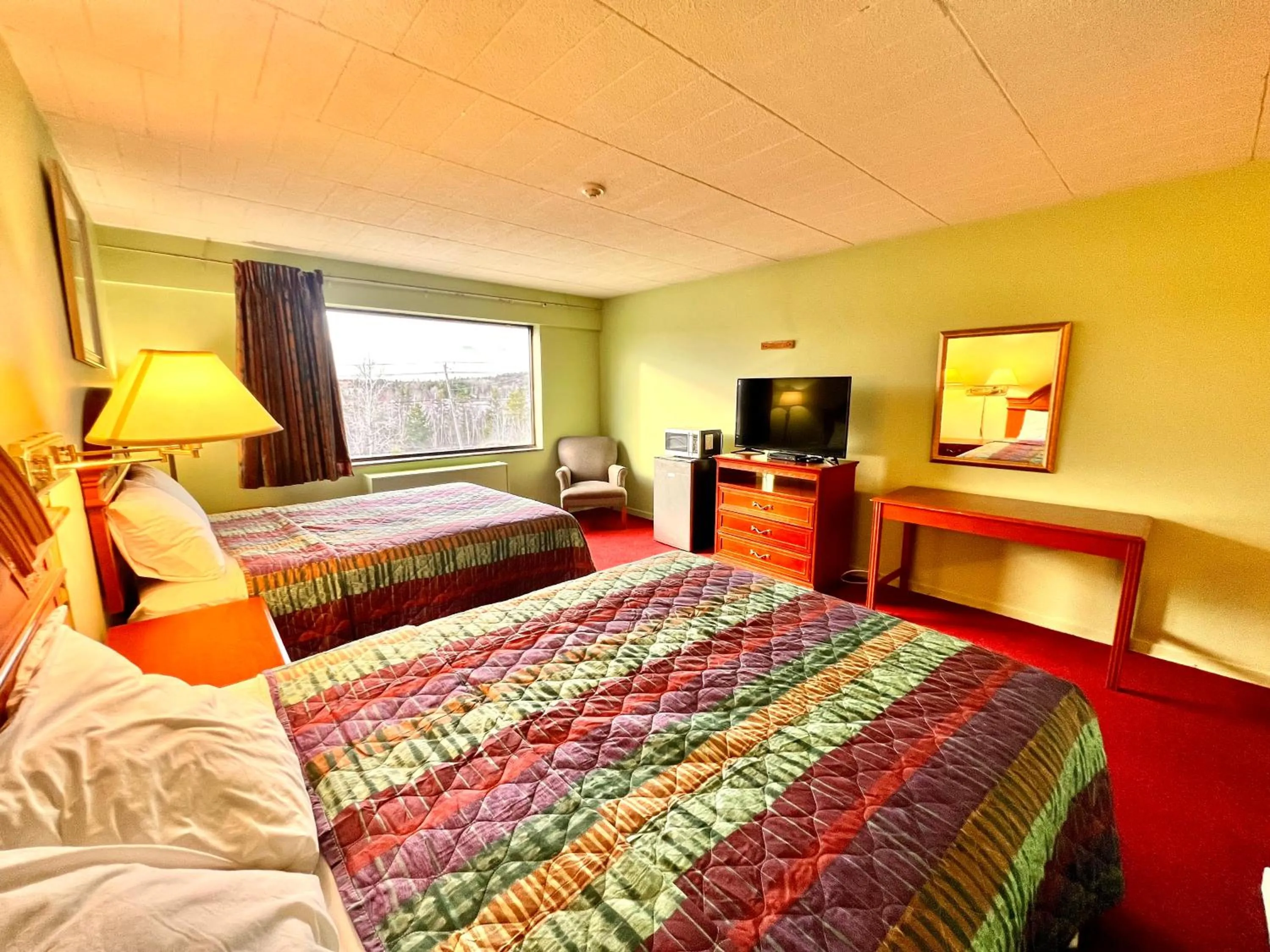 Bed in Lively Inn and Suites - Sudbury