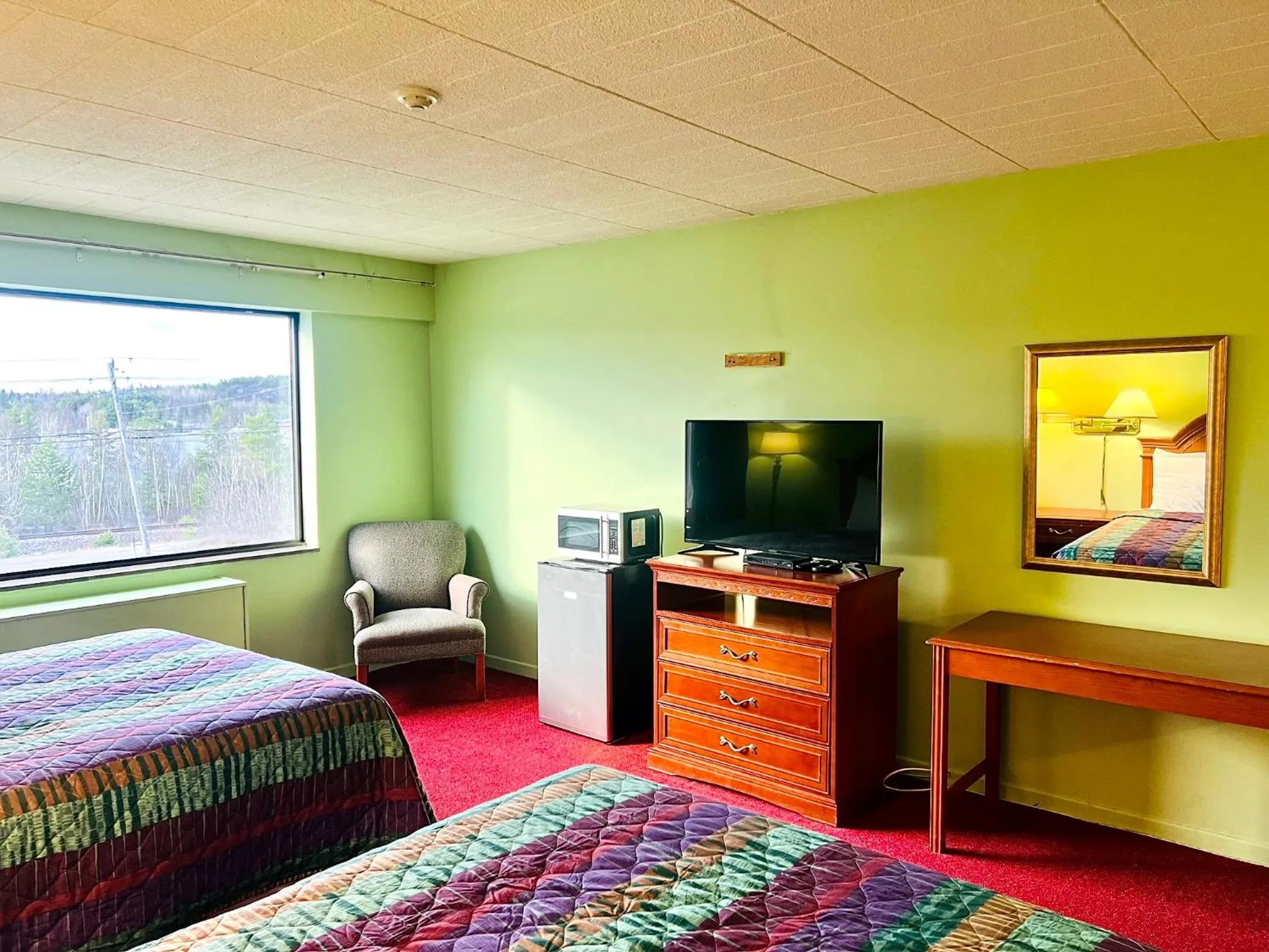 Bed in Lively Inn and Suites - Sudbury