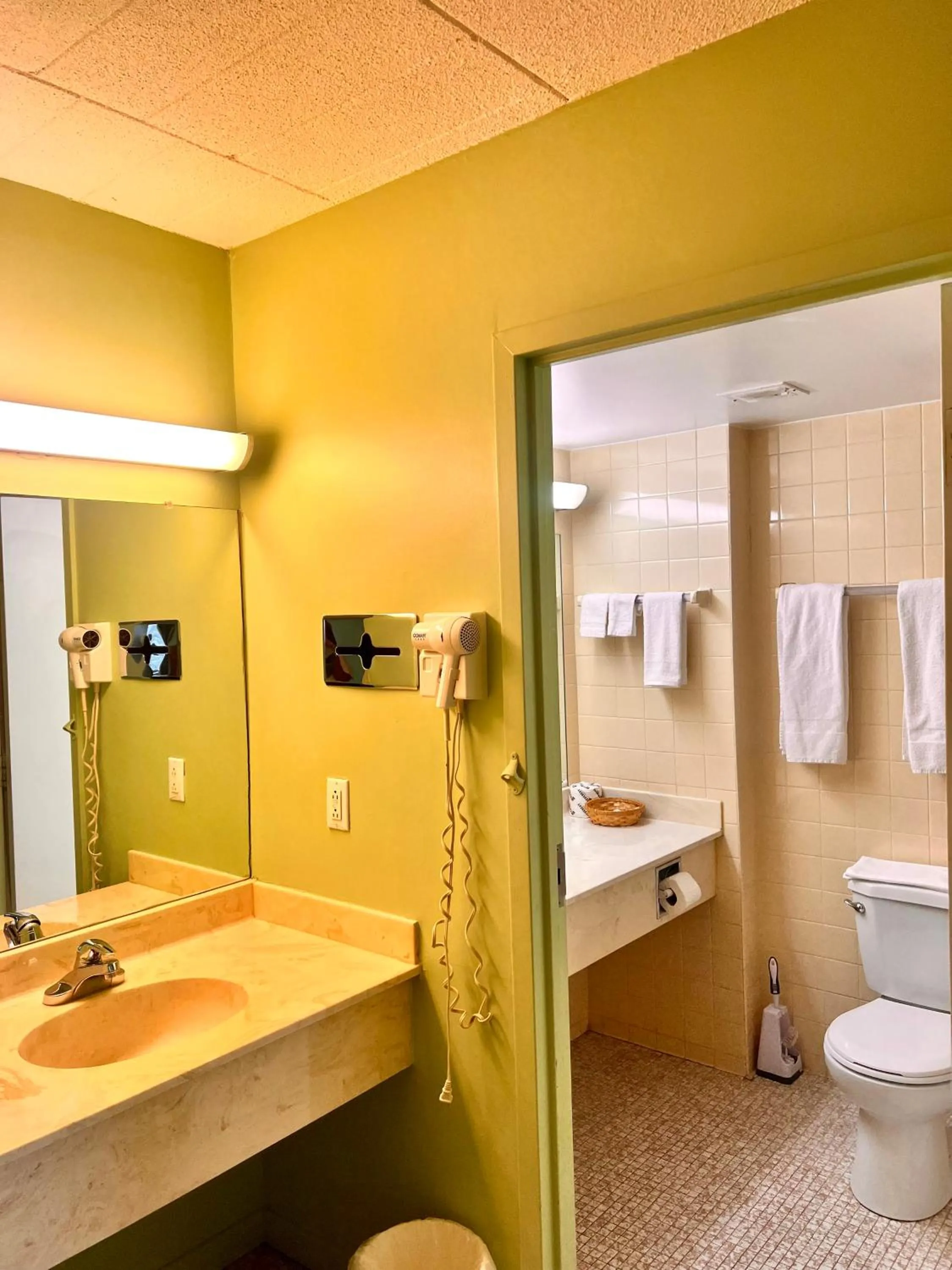 Bathroom in Lively Inn and Suites - Sudbury