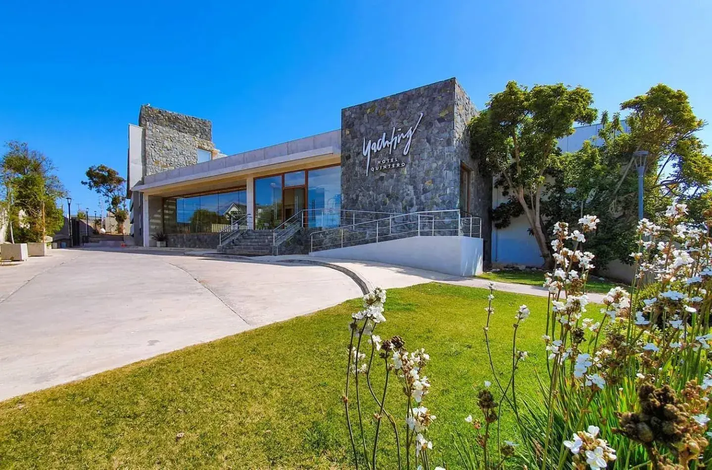 Facade/entrance in Yachting Hotel Quintero Facade/entrance in Yachting Hotel Quintero