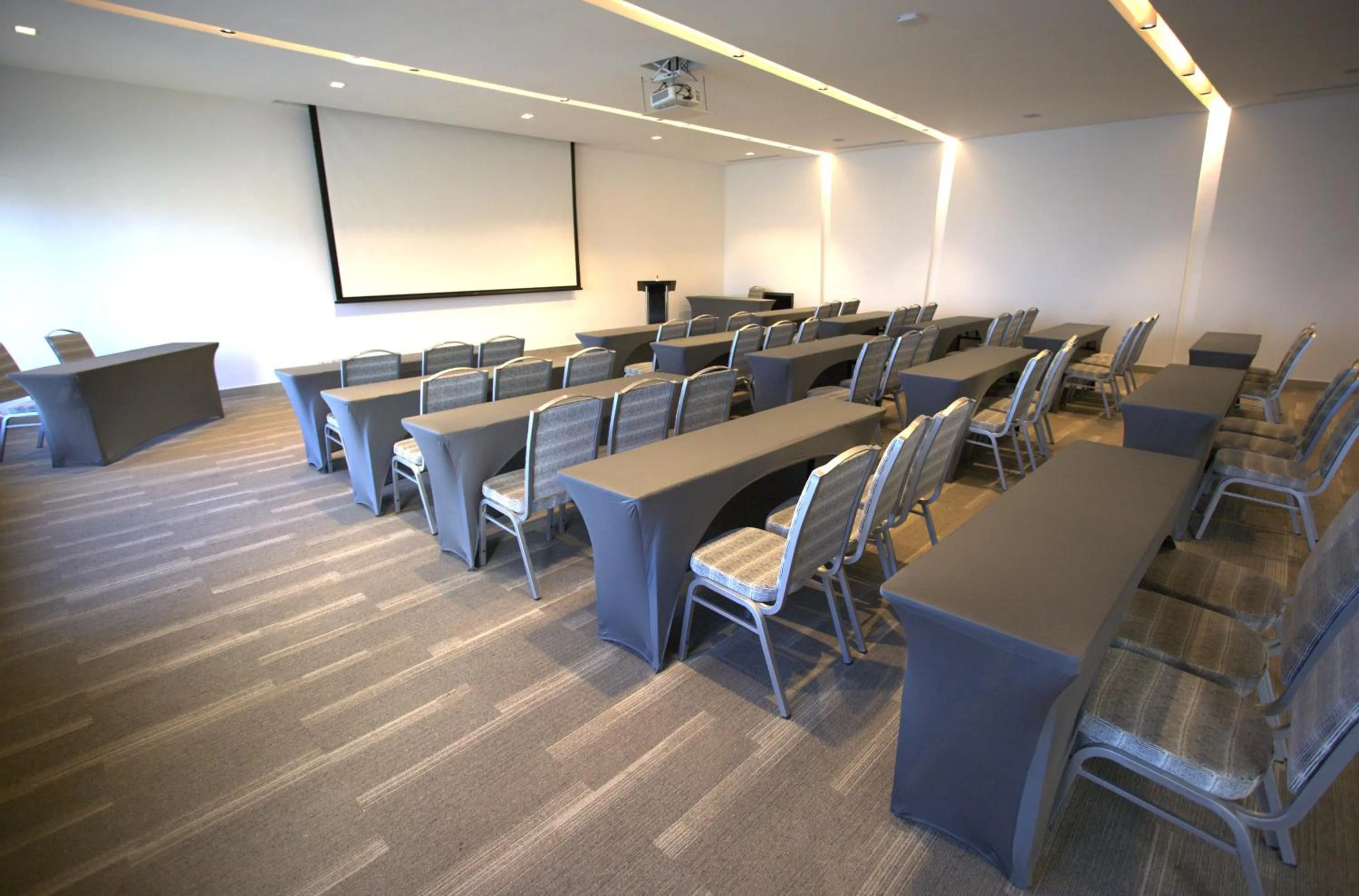 Business facilities in Yachting Hotel Quintero