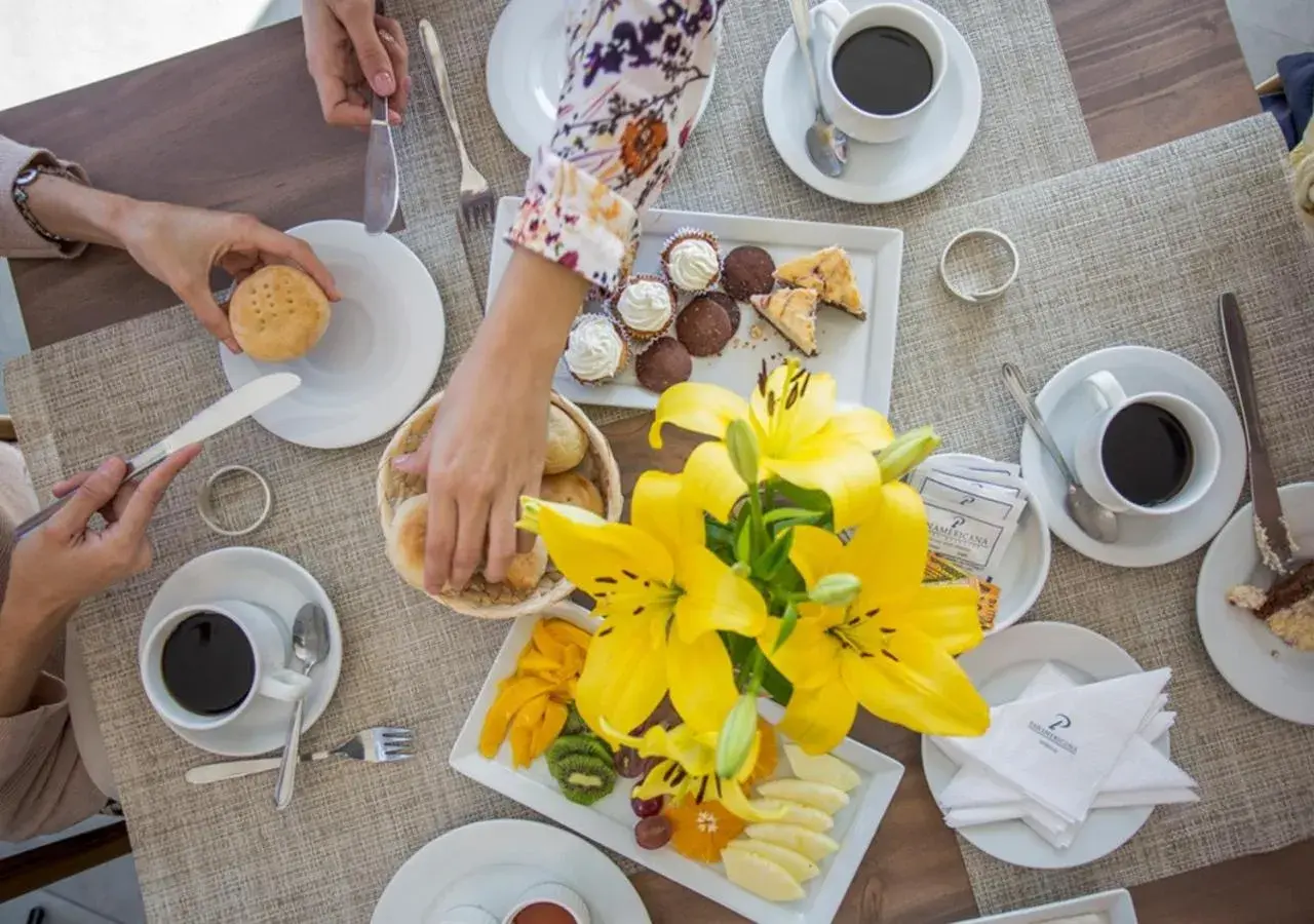 Breakfast in Yachting Hotel Quintero Breakfast in Yachting Hotel Quintero