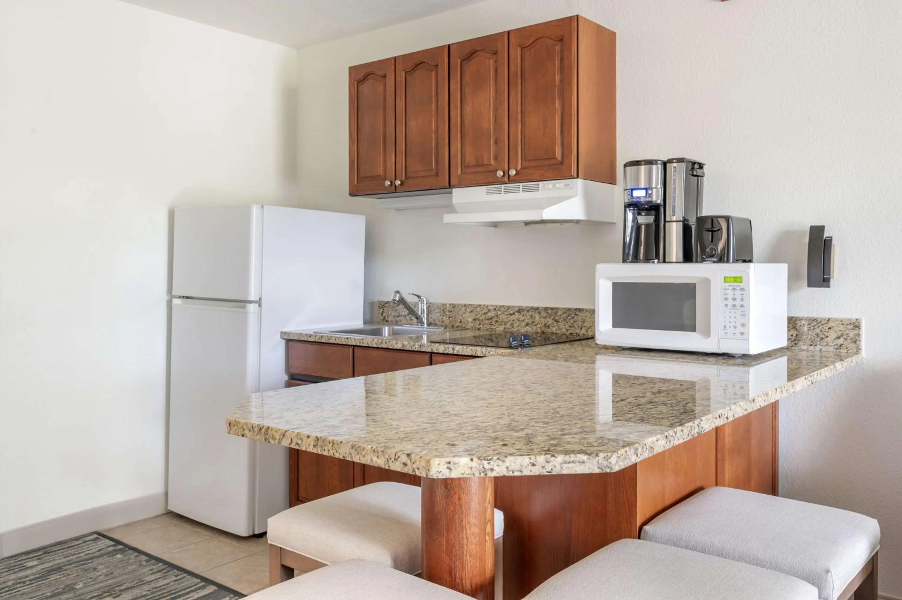 Kitchen or kitchenette in Hilton Vacation Club Varsity Club South Bend, IN